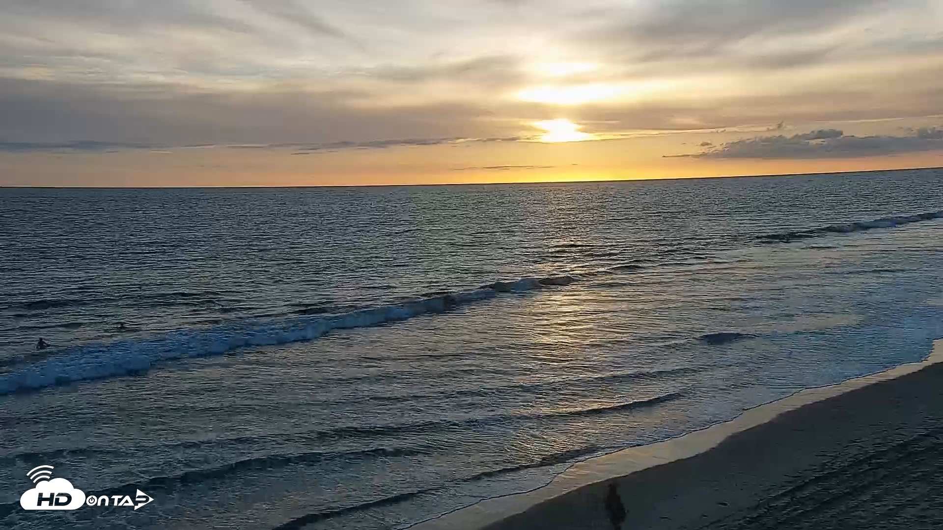 Snapshot of Carlsbad Beach Surf Live Webcam taken Apr 20, 2026, 7:06pm PDT