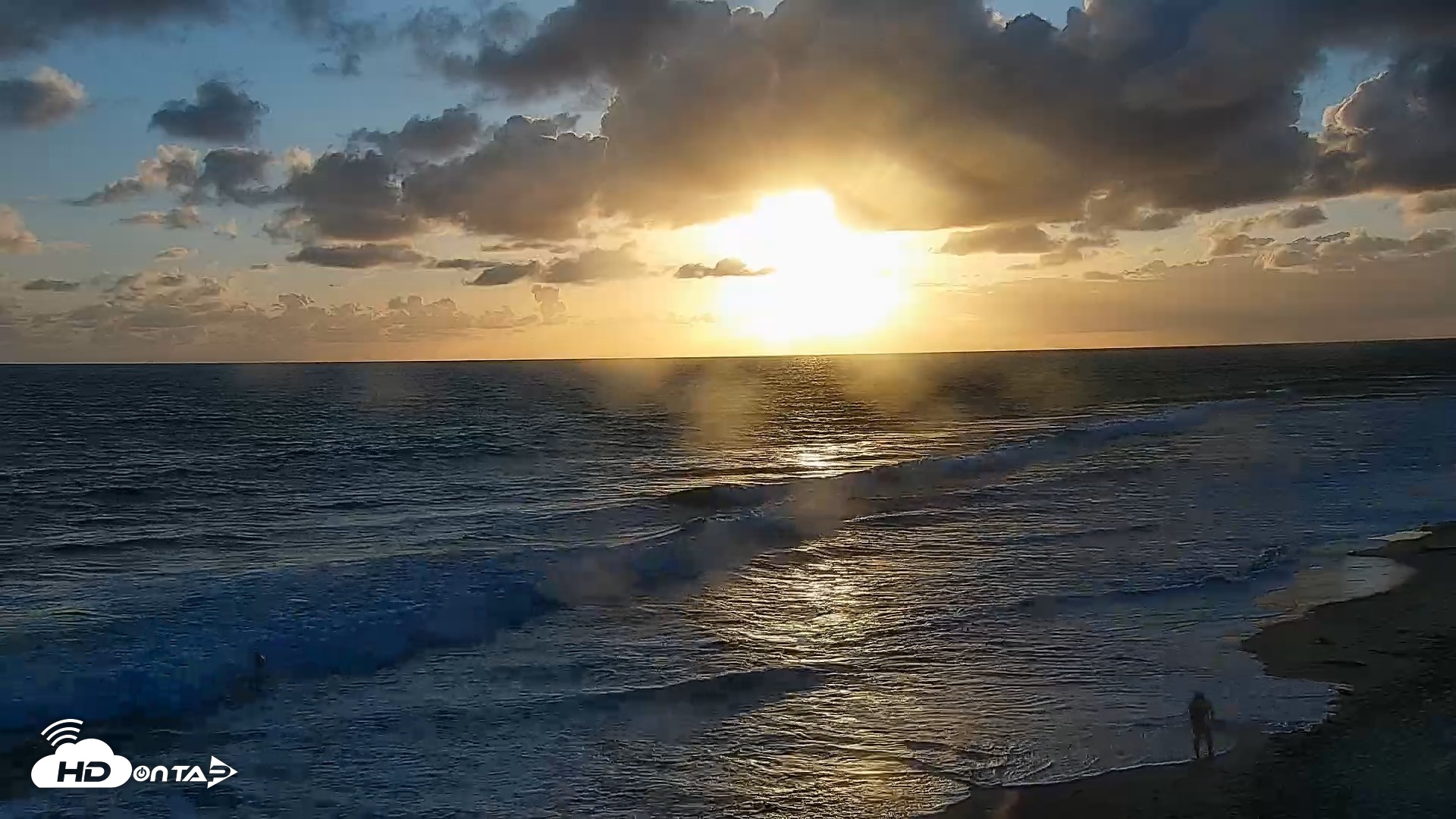 Snapshot of Carlsbad Beach Surf Live Webcam taken May 27, 2026, 7:30pm PDT