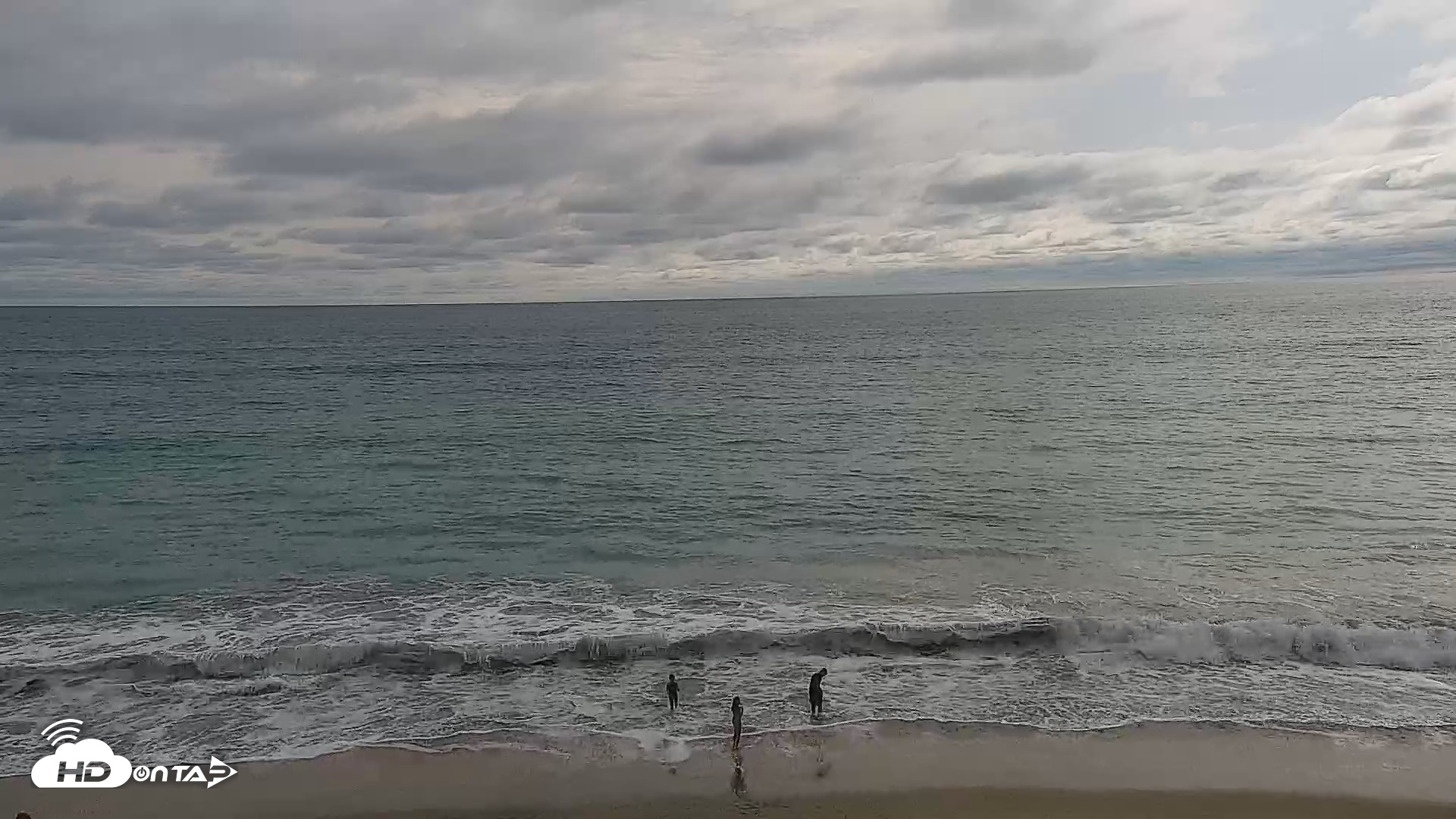 Snapshot of Carlsbad Beach Surf Live Webcam taken Aug 13, 2026, 5:32pm PDT