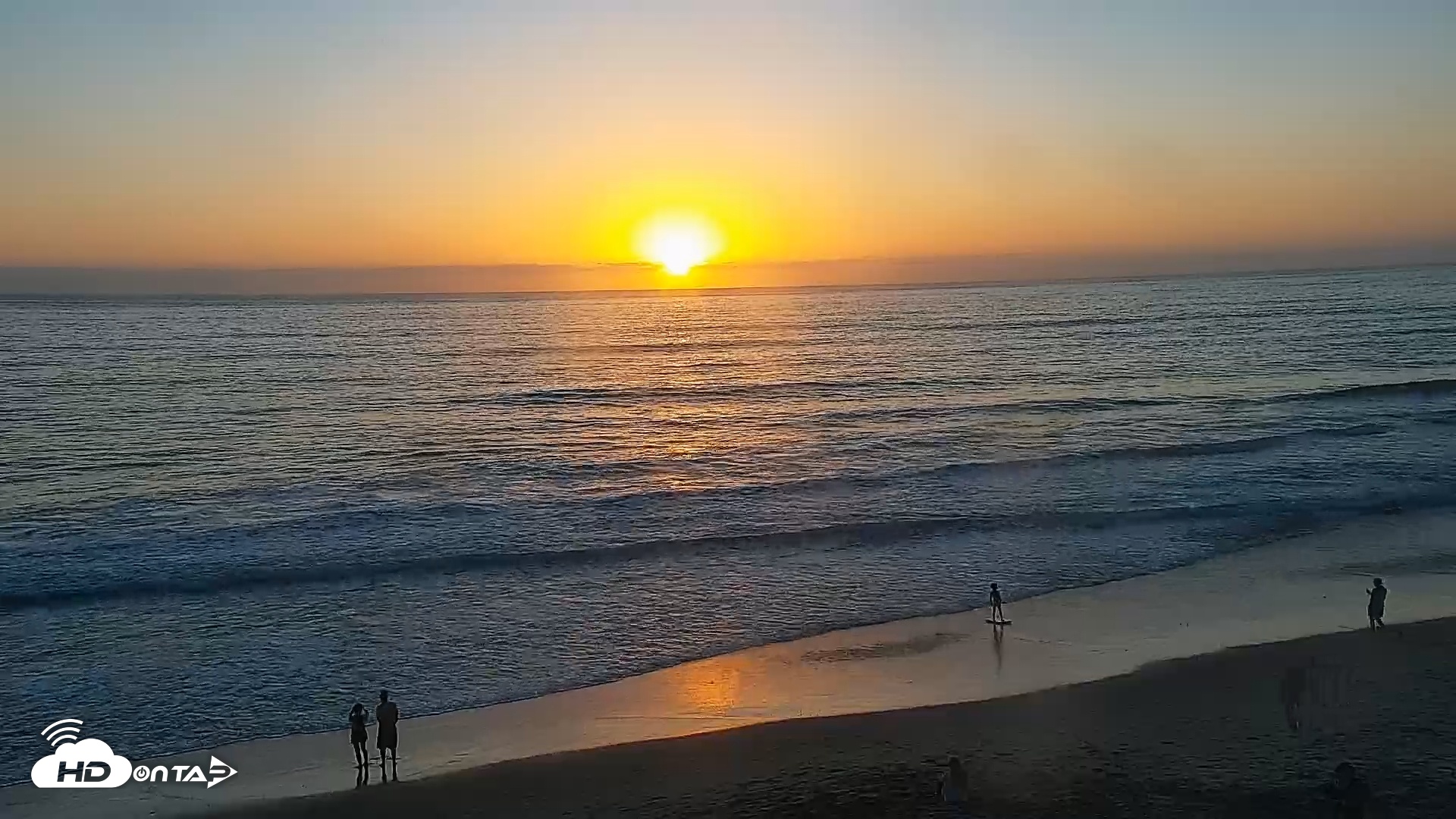Snapshot of Carlsbad Beach Surf Live Webcam taken Oct 12, 2025, 6:14pm PDT