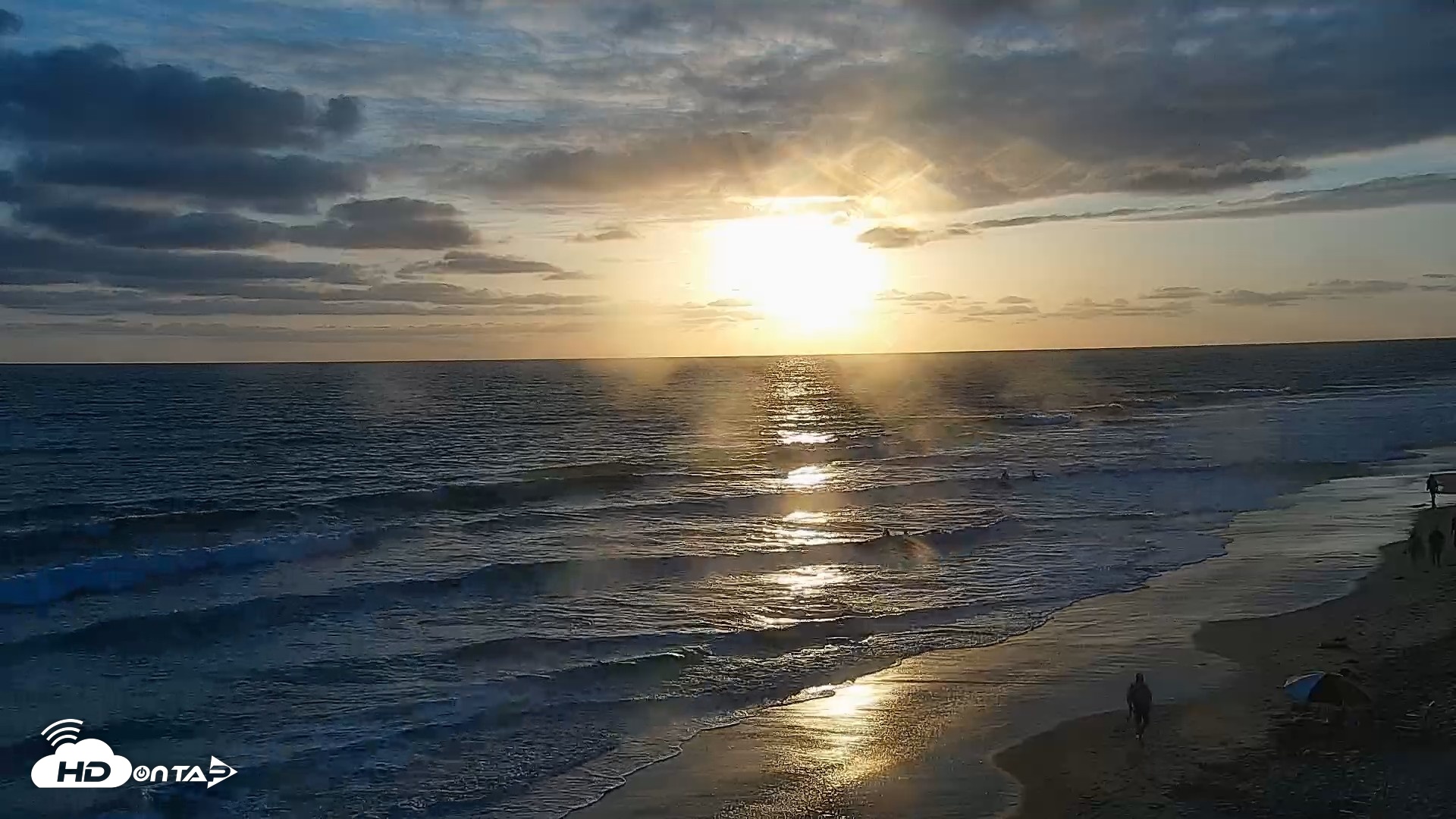 Snapshot of Carlsbad Beach Surf Live Webcam taken May 25, 2026, 7:32pm PDT