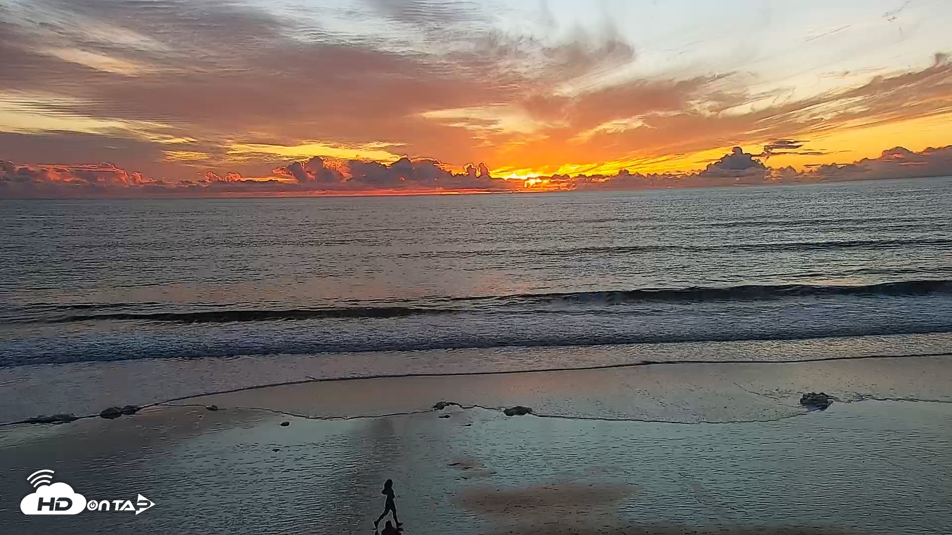 Snapshot of Carlsbad Beach Surf Live Webcam taken Jan 5, 2026, 4:59pm PST