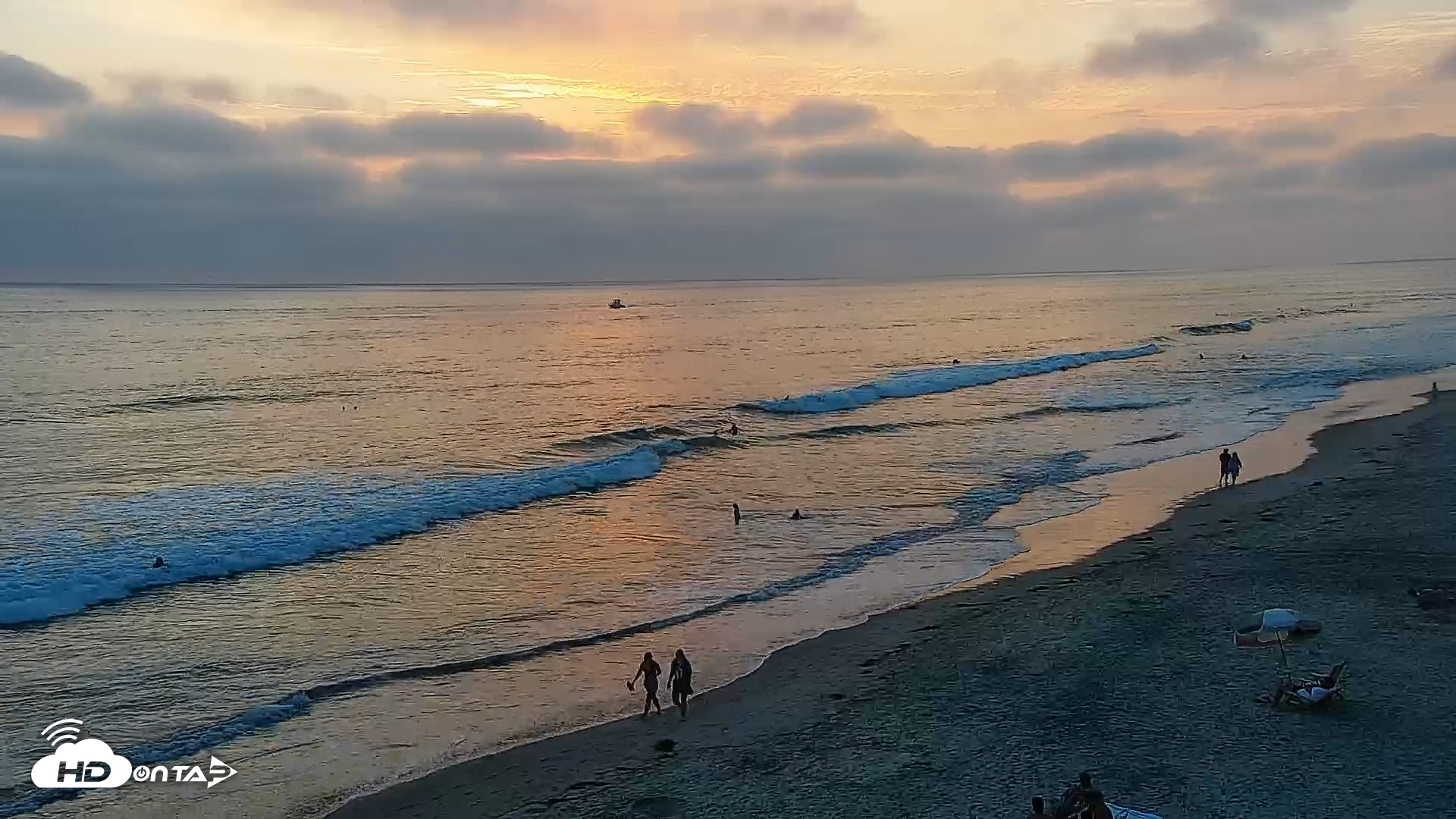 Snapshot of Carlsbad Beach Surf Live Webcam taken Aug 22, 2025, 7:17pm PDT