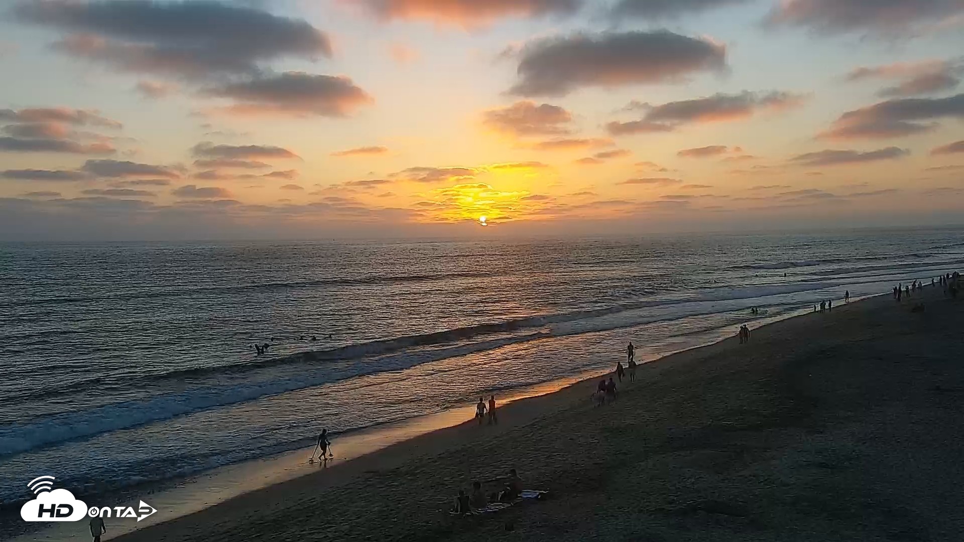 Snapshot of Carlsbad Beach Surf Live Webcam taken Aug 3, 2026, 7:43pm PDT