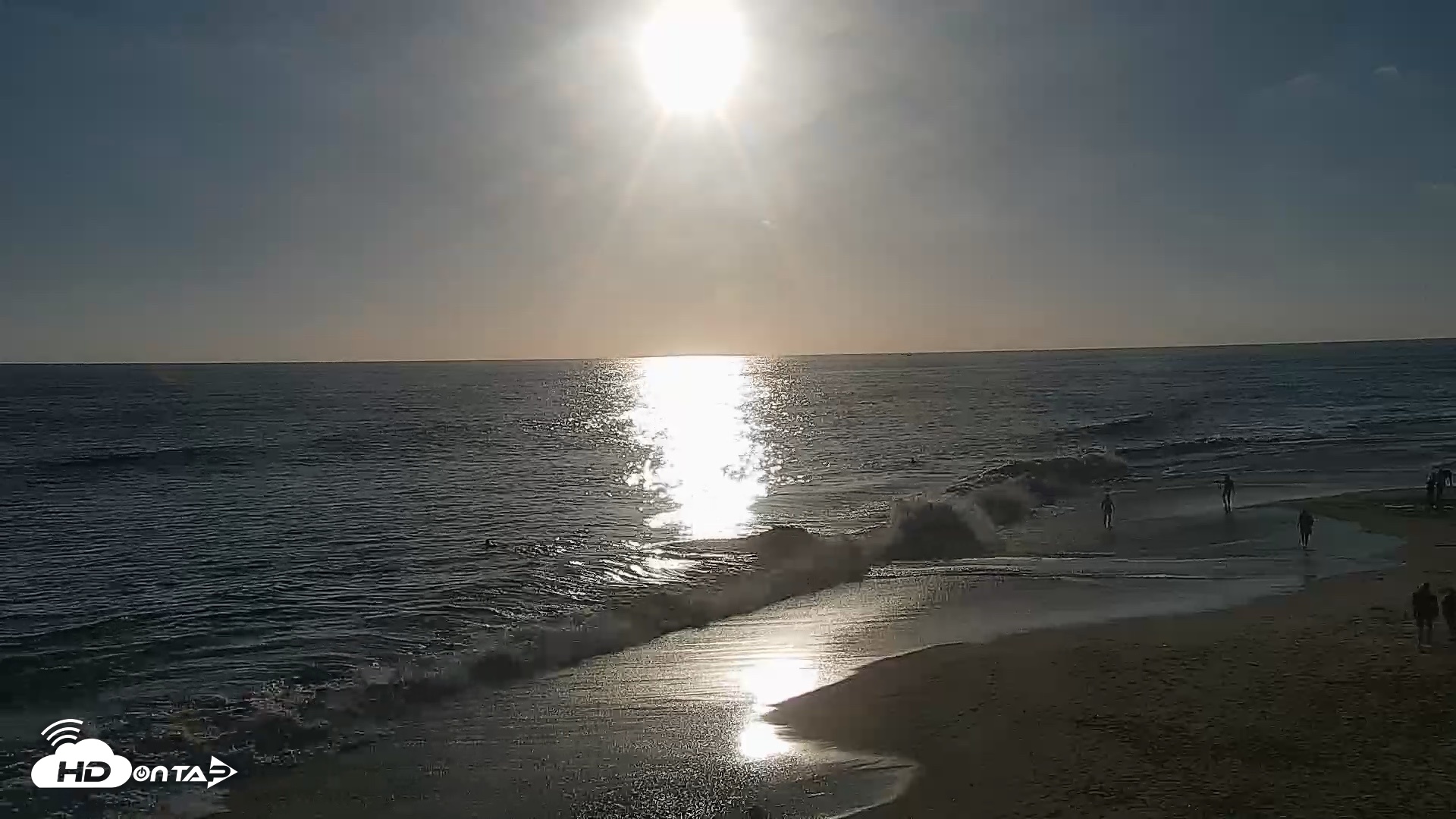 Snapshot of Carlsbad Beach Surf Live Webcam taken Jul 10, 2026, 7:00pm PDT