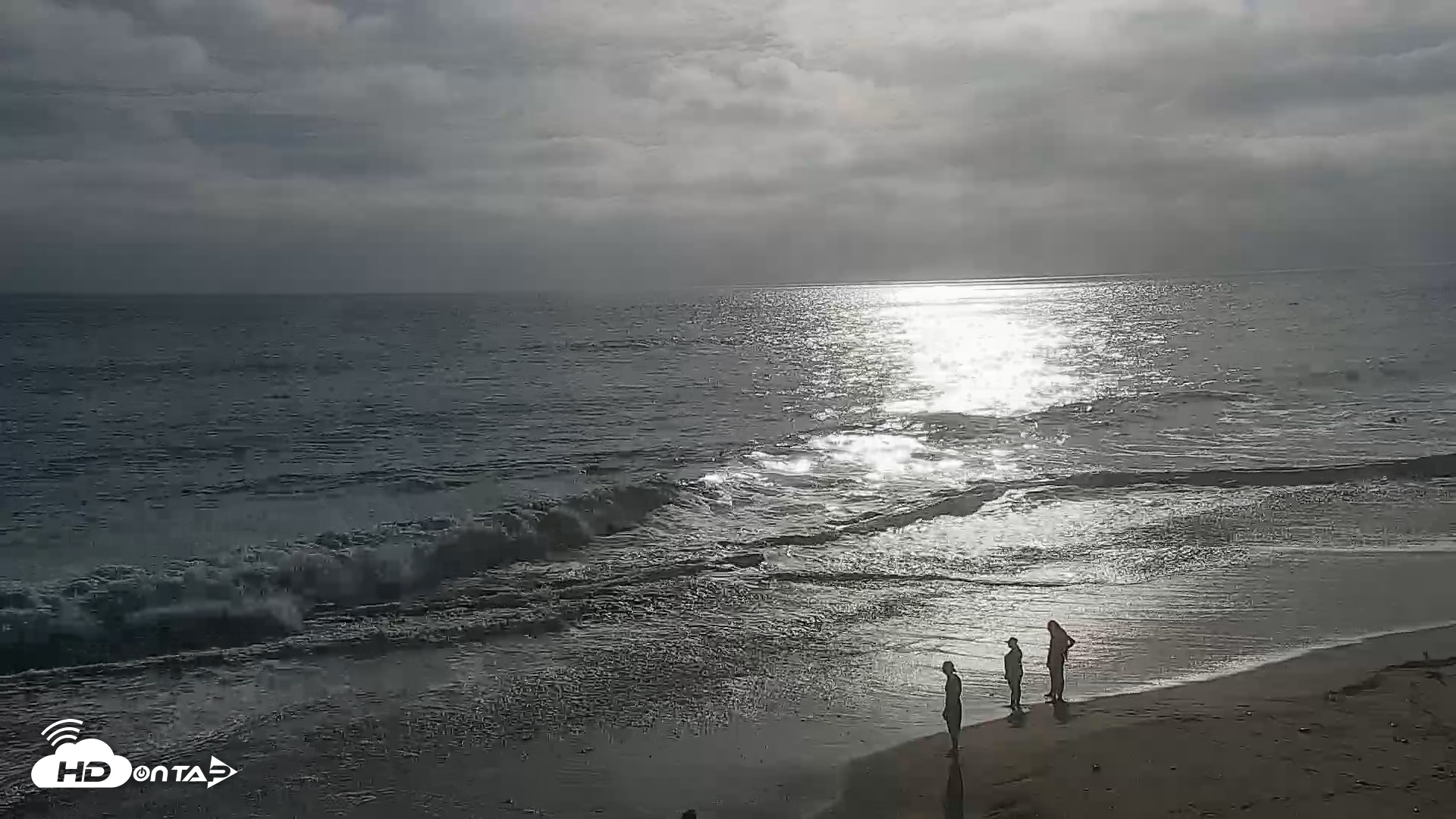 Snapshot of Carlsbad Beach Surf Live Webcam taken Jul 25, 2026, 6:11pm PDT