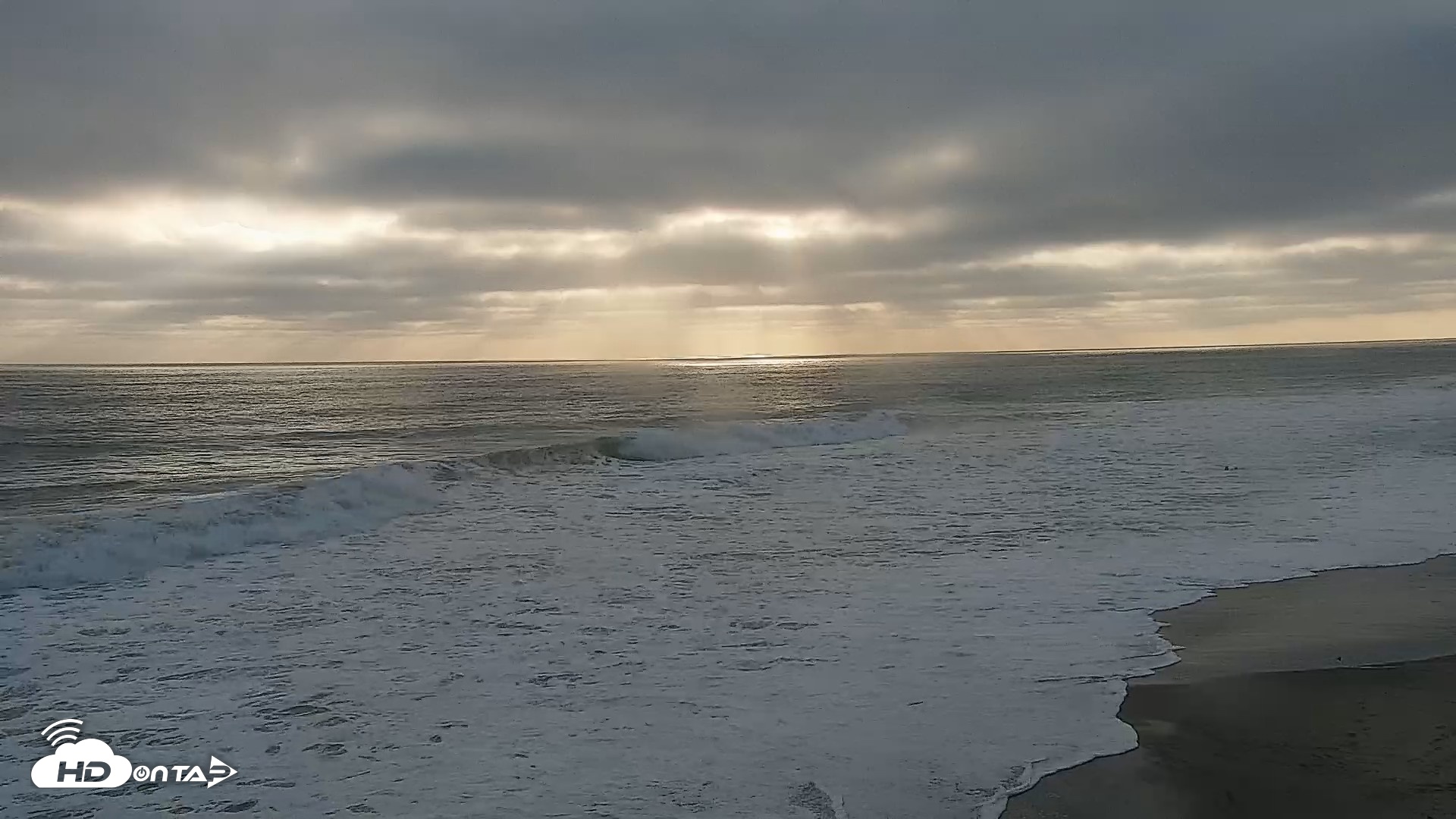 Snapshot of Carlsbad Beach Surf Live Webcam taken Jun 10, 2026, 7:00pm PDT