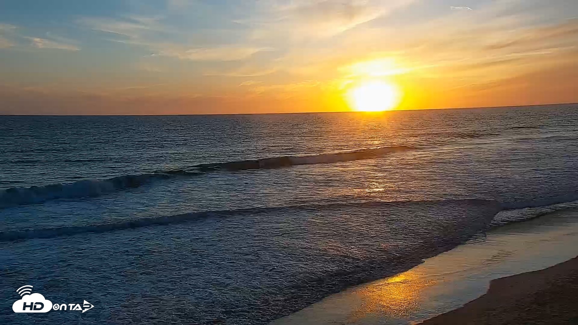 Snapshot of Carlsbad Beach Surf Live Webcam taken Apr 23, 2026, 7:23pm PDT