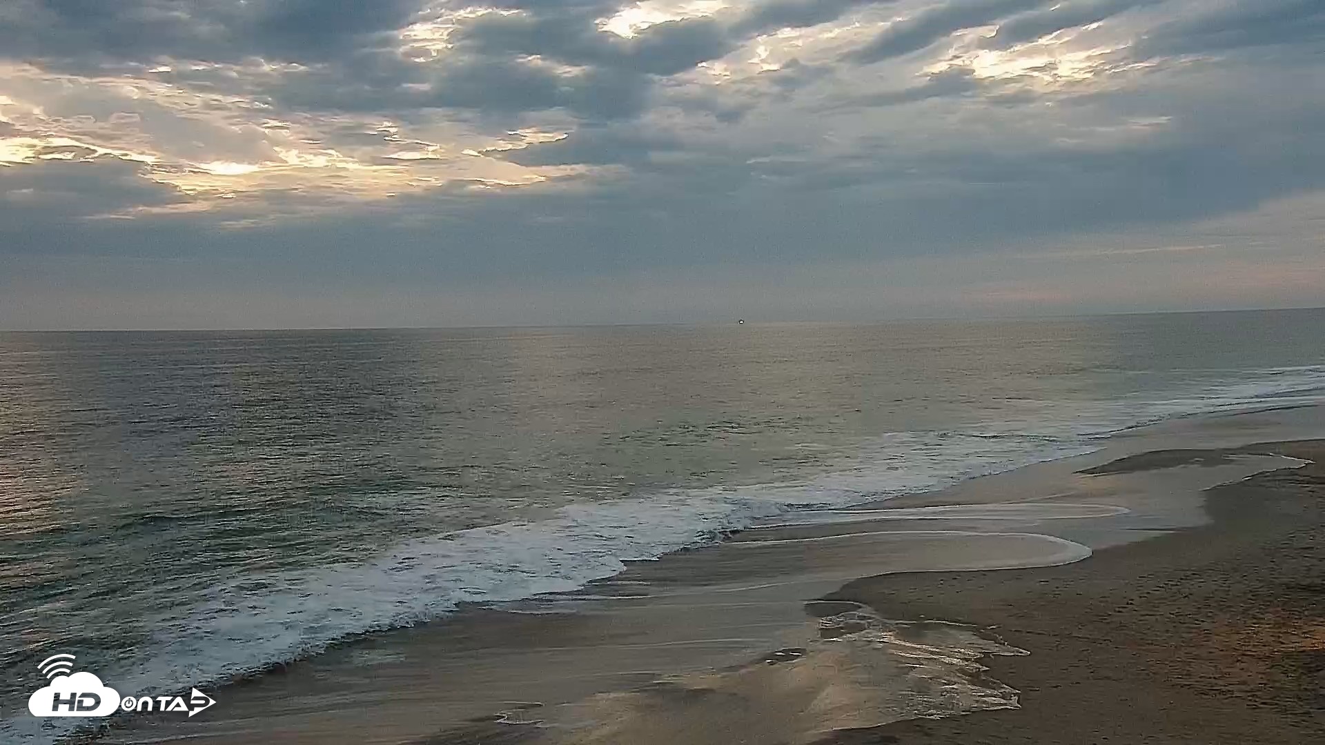 Snapshot of Carlsbad Beach Surf Live Webcam taken Jul 11, 2026, 8:23pm PDT