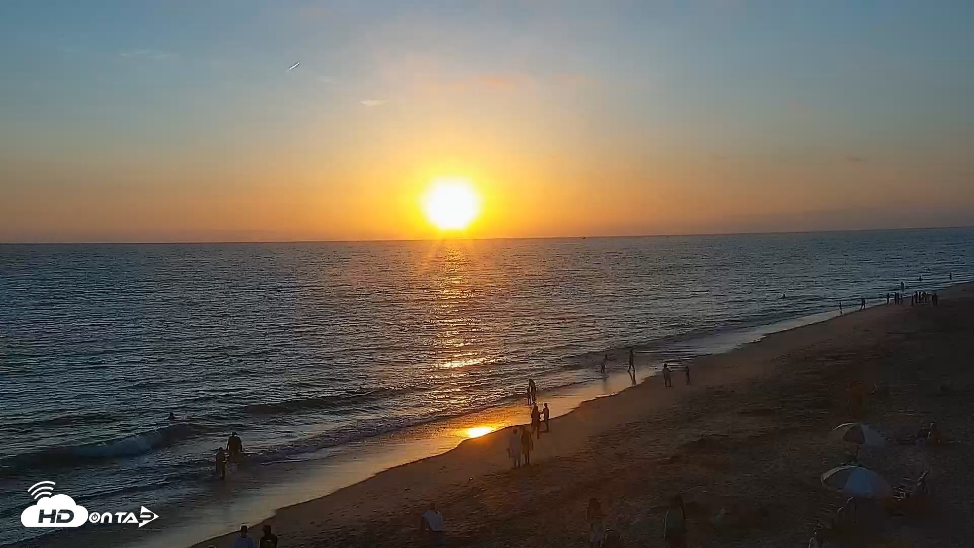 Snapshot of Carlsbad Beach Surf Live Webcam taken Aug 7, 2026, 7:33pm PDT