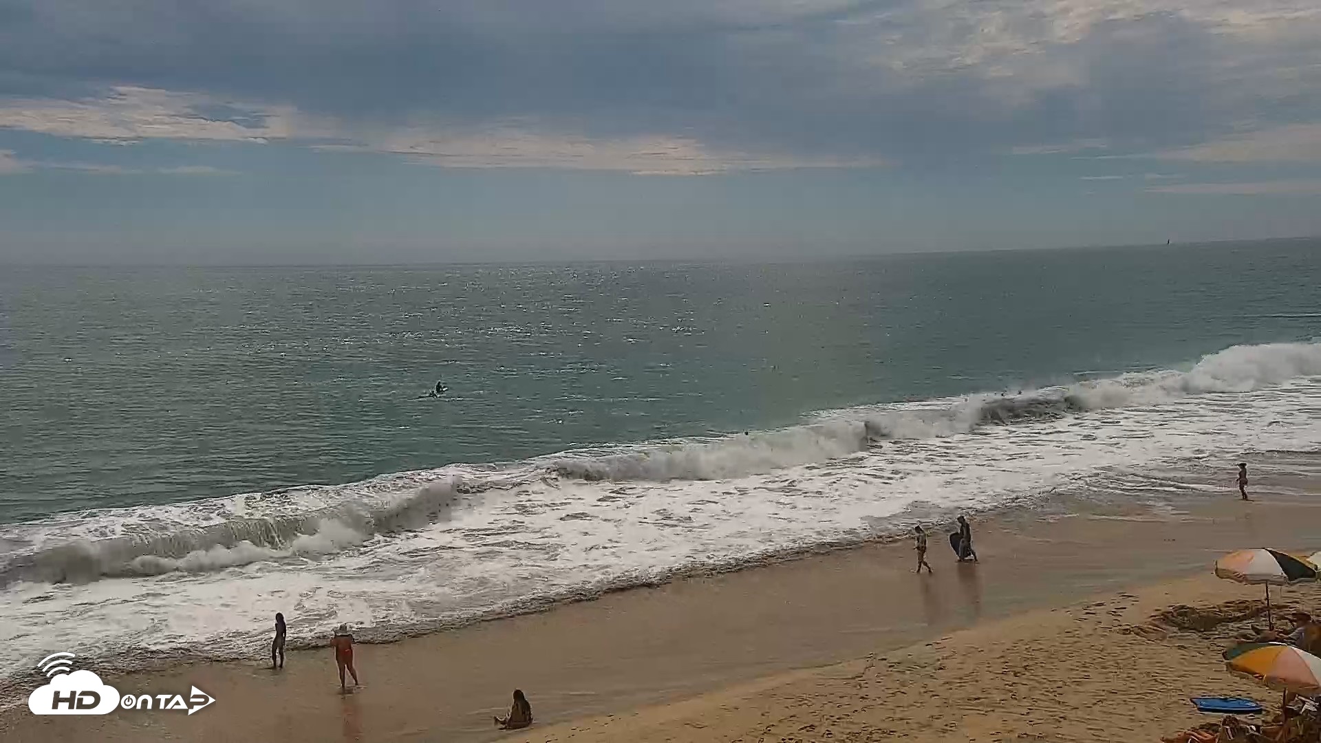 Snapshot of Carlsbad Beach Surf Live Webcam taken Jul 20, 2026, 3:46pm PDT