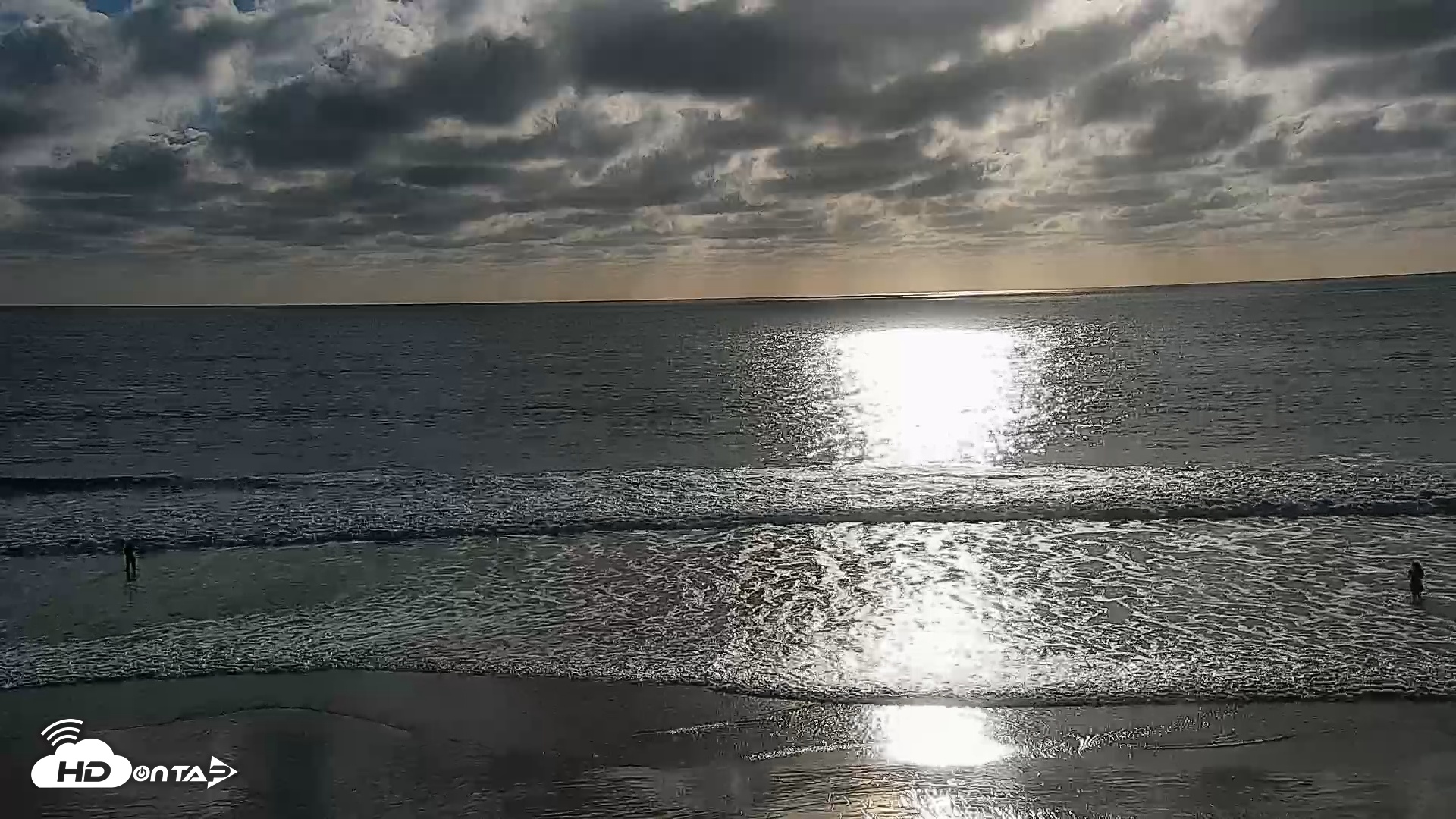 Snapshot of Carlsbad Beach Surf Live Webcam taken Feb 14, 2026, 4:04pm PST