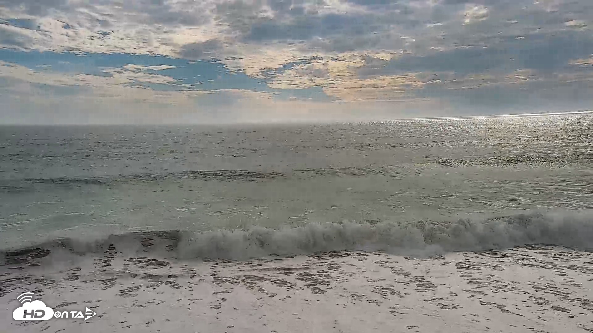 Snapshot of Carlsbad Beach Surf Live Webcam taken Sep 7, 2026, 4:27pm PDT