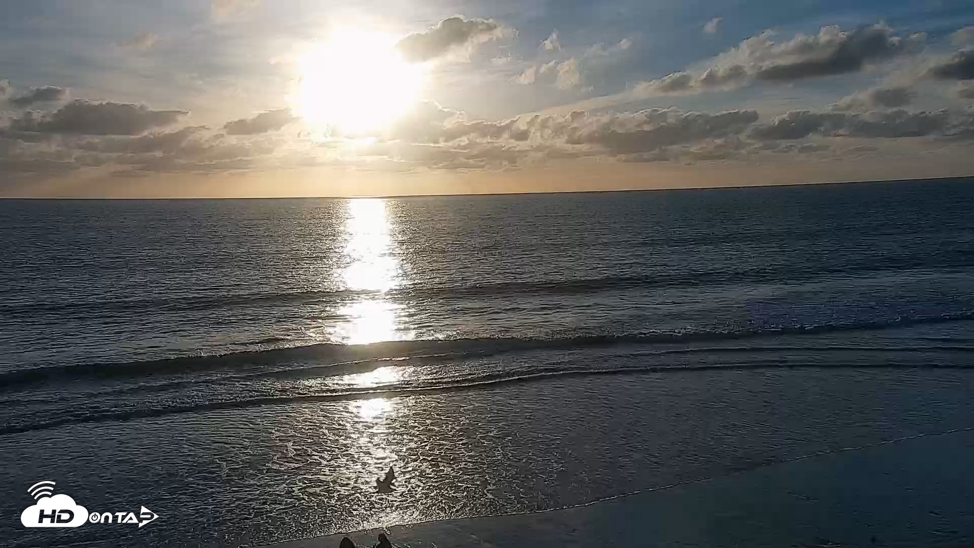 Snapshot of Carlsbad Beach Surf Live Webcam taken Feb 14, 2026, 5:00pm PST