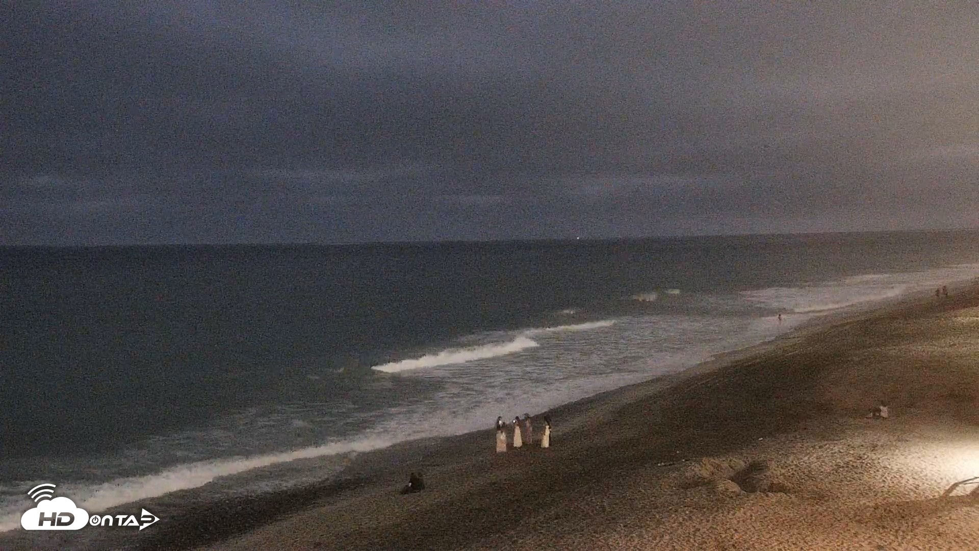 Snapshot of Carlsbad Beach Surf Live Webcam taken Aug 2, 2026, 8:29pm PDT
