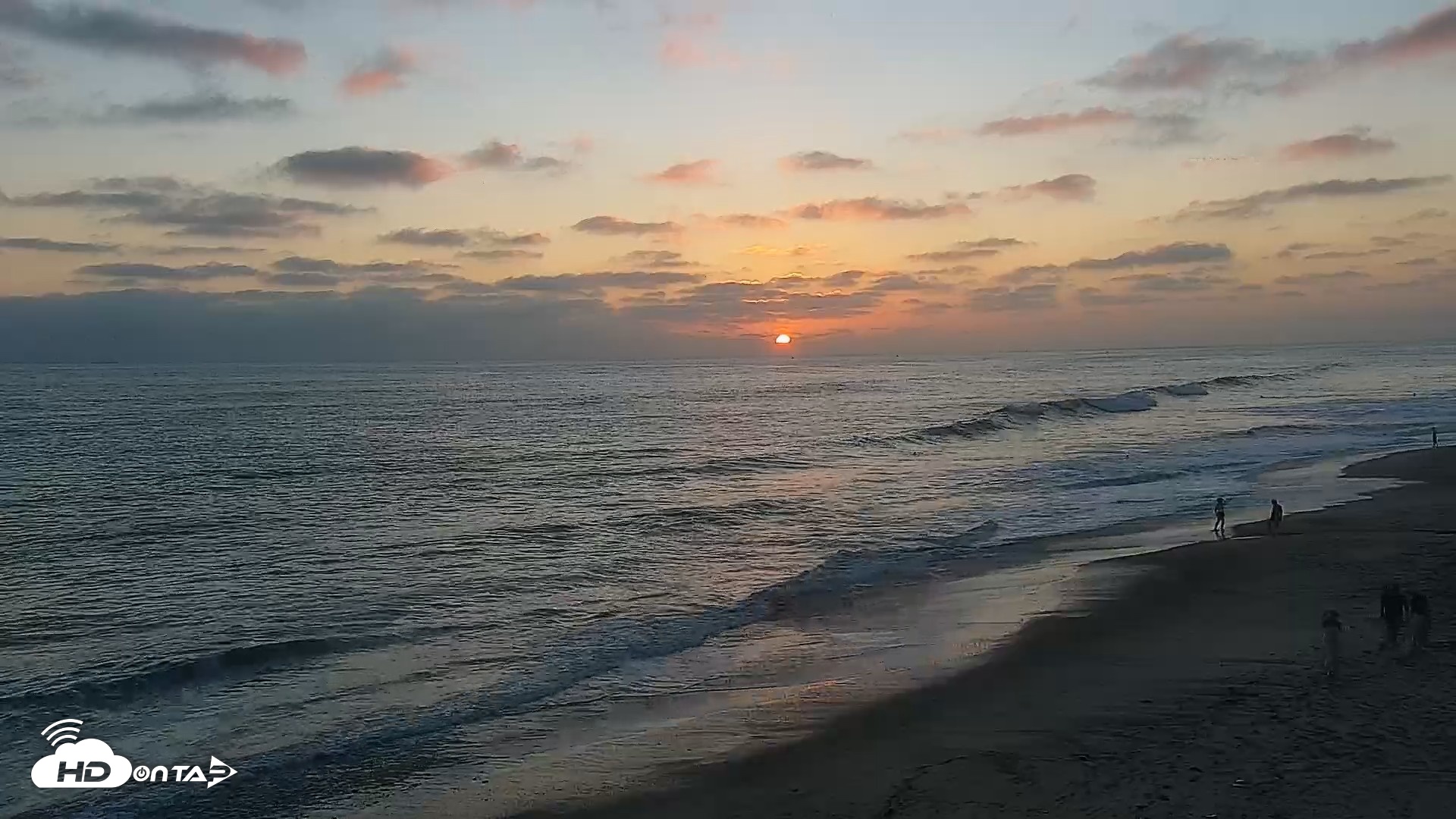Snapshot of Carlsbad Beach Surf Live Webcam taken Jul 28, 2026, 7:48pm PDT