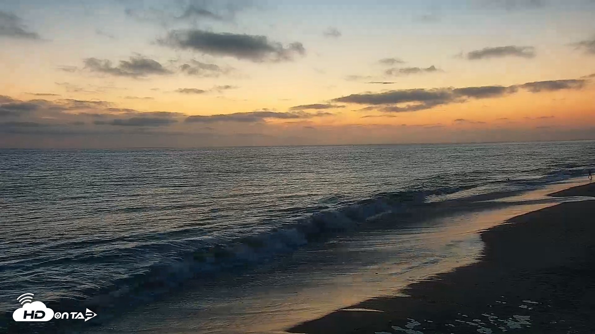 Snapshot of Carlsbad Beach Surf Live Webcam taken Aug 11, 2026, 8:01pm PDT
