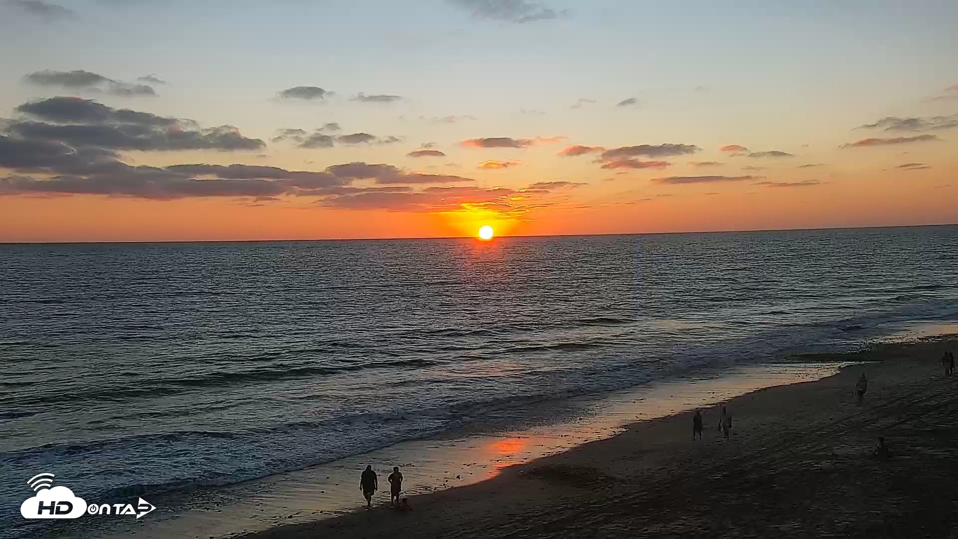 Snapshot of Carlsbad Beach Surf Live Webcam taken Sep 1, 2026, 7:14pm PDT