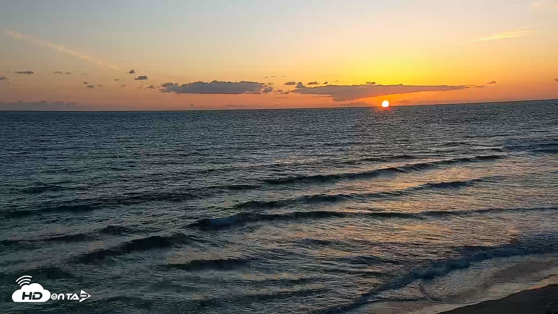 Snapshot of Carlsbad Beach Surf Live Webcam taken Apr 27, 2026, 7:27pm PDT