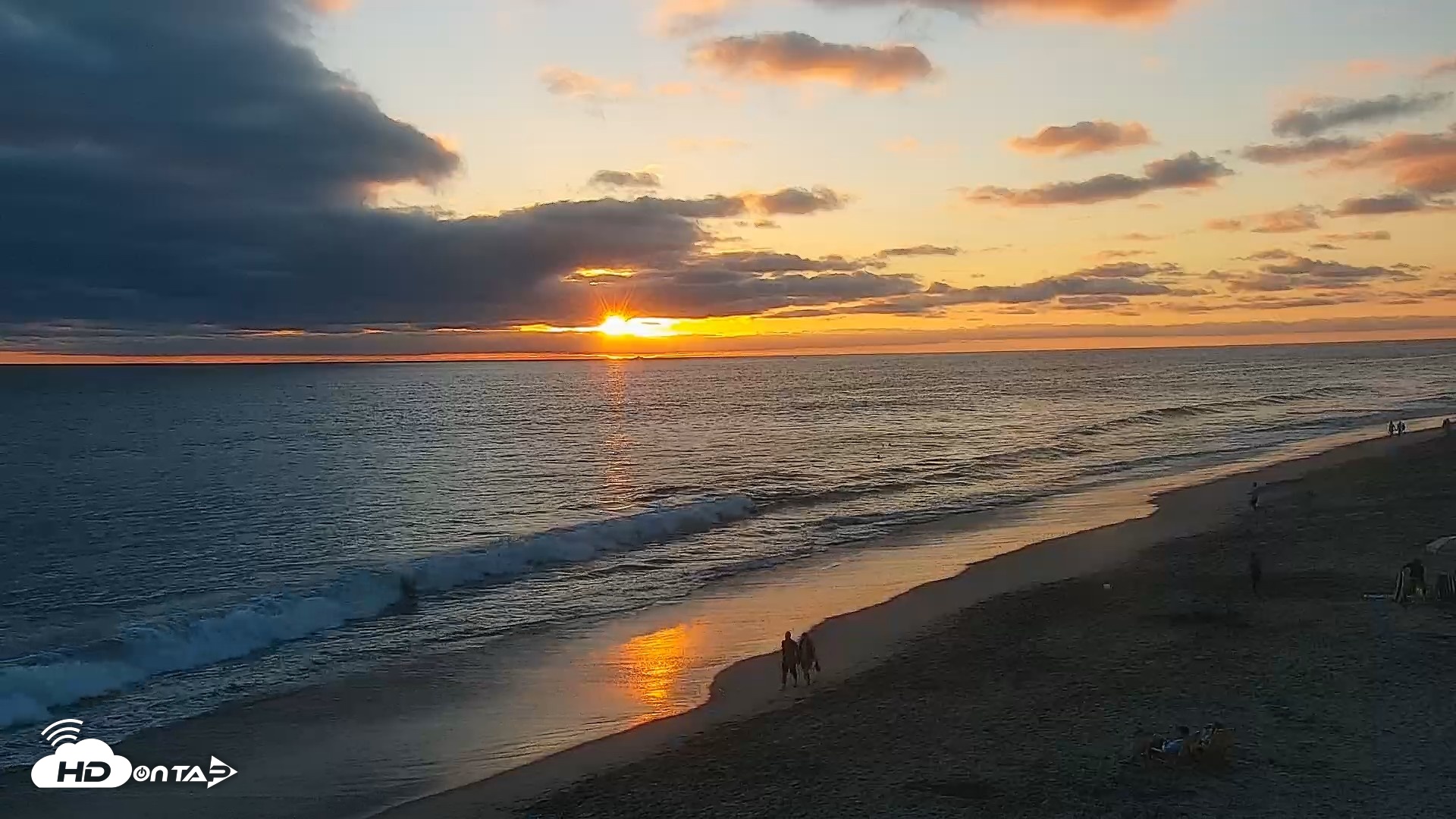 Snapshot of Carlsbad Beach Surf Live Webcam taken Aug 14, 2026, 7:27pm PDT