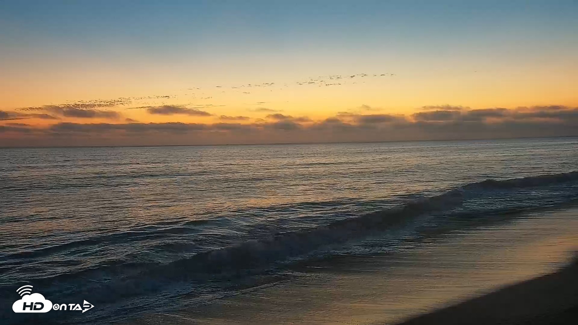 Snapshot of Carlsbad Beach Surf Live Webcam taken Aug 28, 2026, 7:44pm PDT