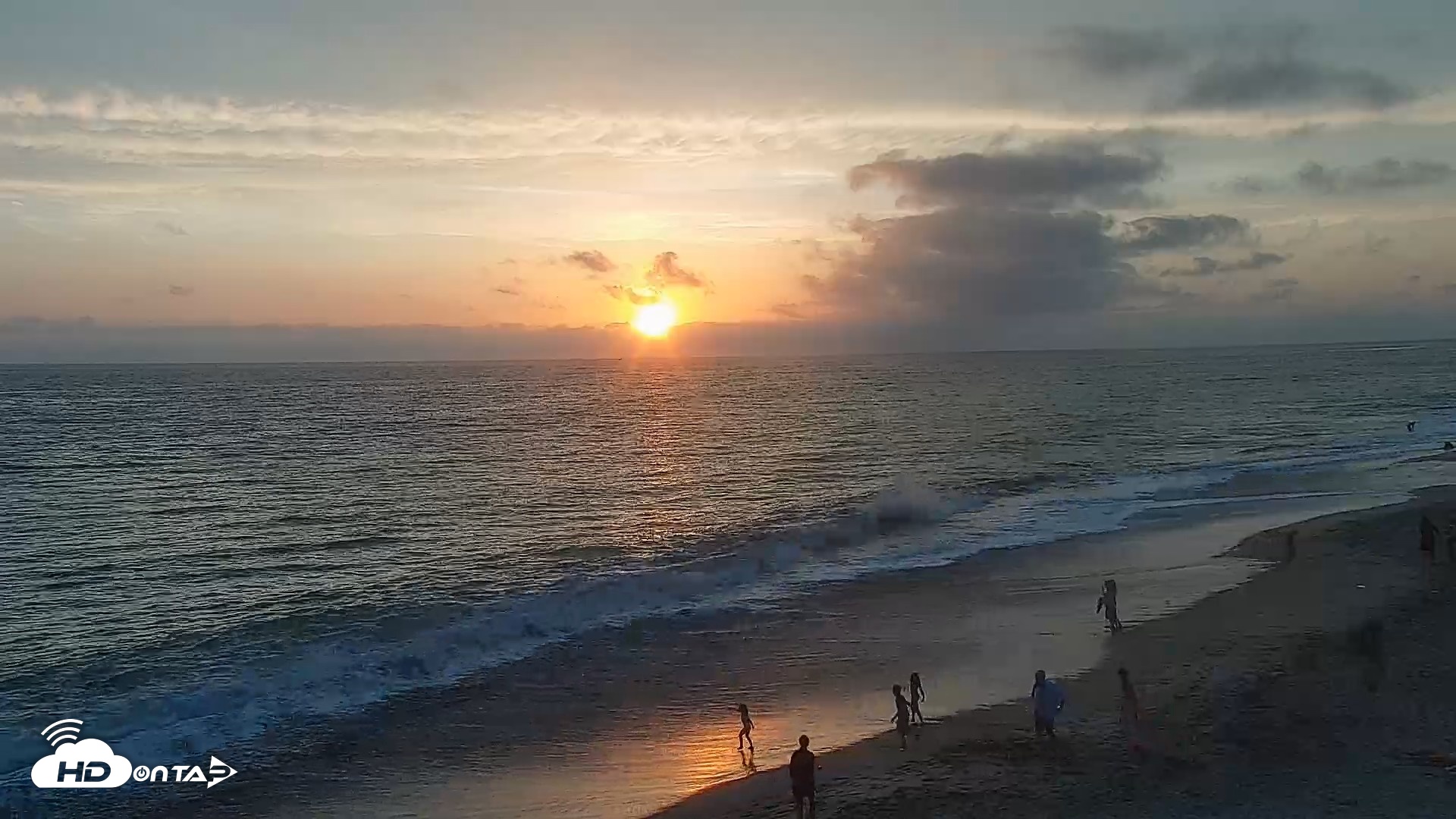Snapshot of Carlsbad Beach Surf Live Webcam taken Aug 10, 2026, 7:35pm PDT