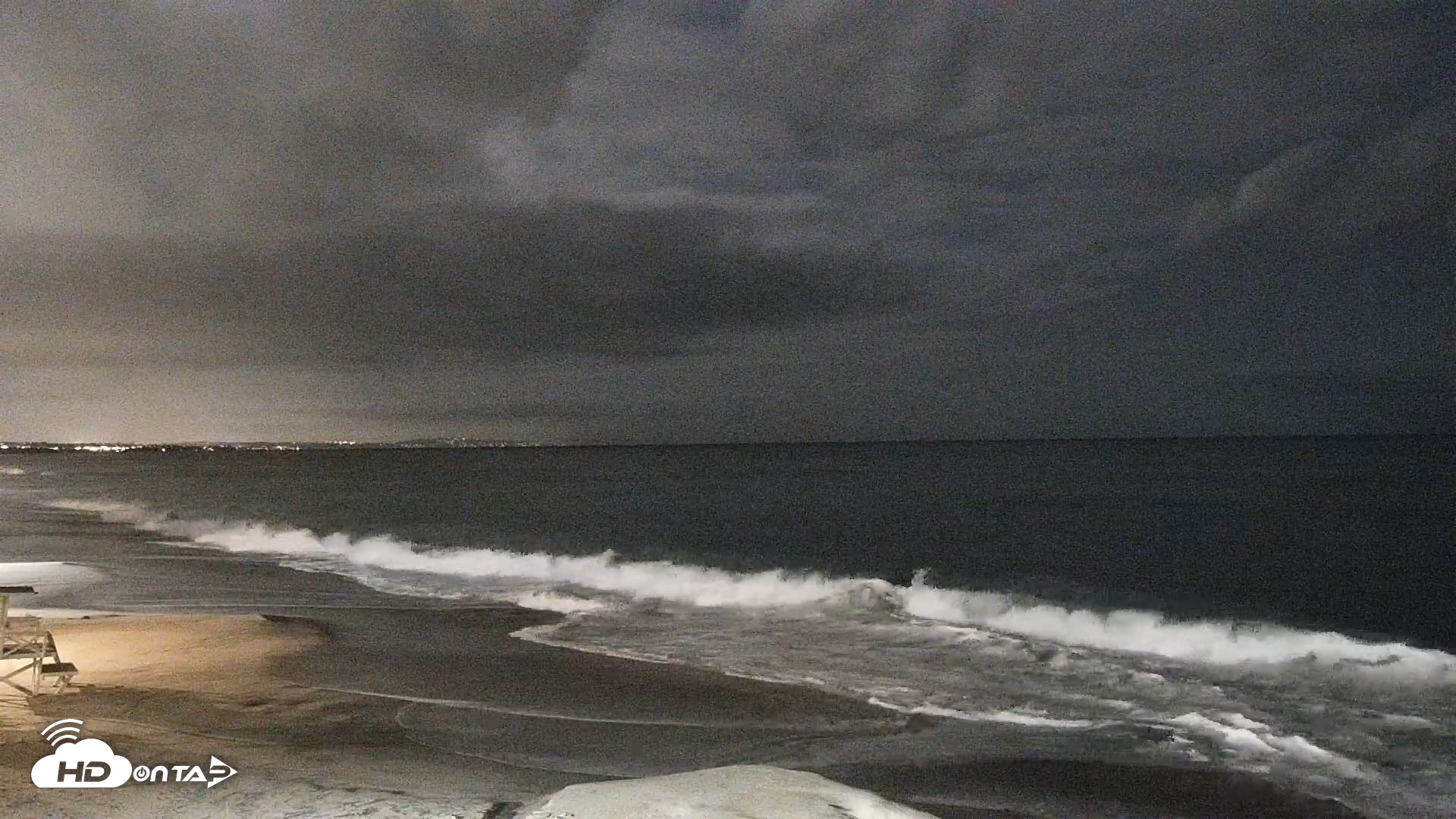 Snapshot of Carlsbad Beach Surf Live Webcam taken Jun 30, 2026, 11:39pm PDT