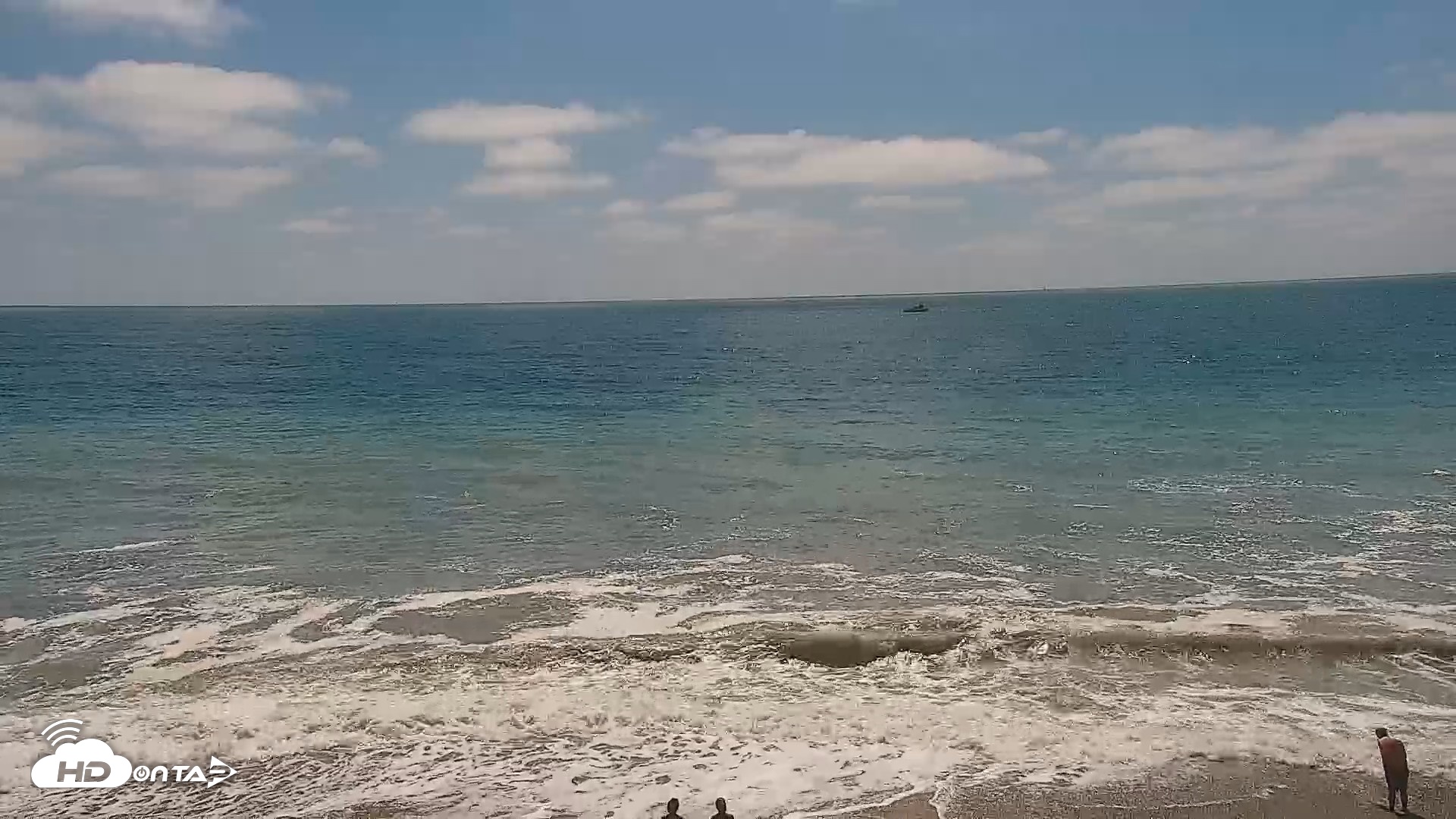 Snapshot of Carlsbad Beach Surf Live Webcam taken Aug 16, 2026, 2:35pm PDT