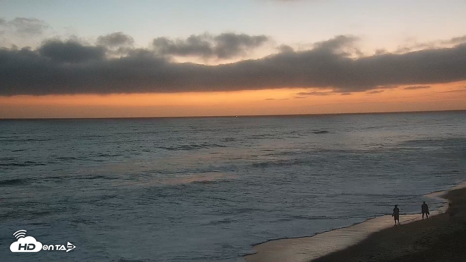Snapshot of Carlsbad Beach Surf Live Webcam taken Aug 29, 2026, 7:47pm PDT