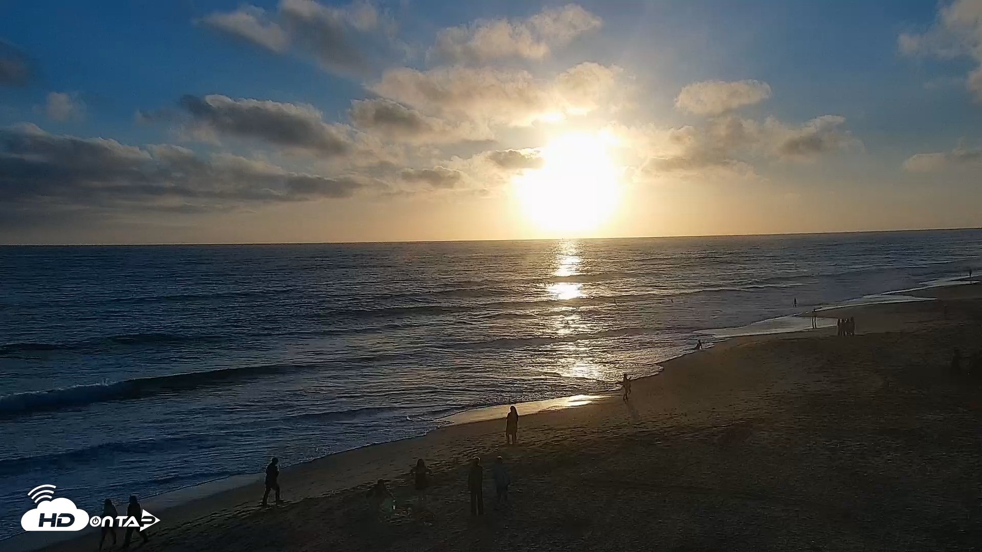 Snapshot of Carlsbad Beach Surf Live Webcam taken Jul 7, 2026, 7:41pm PDT