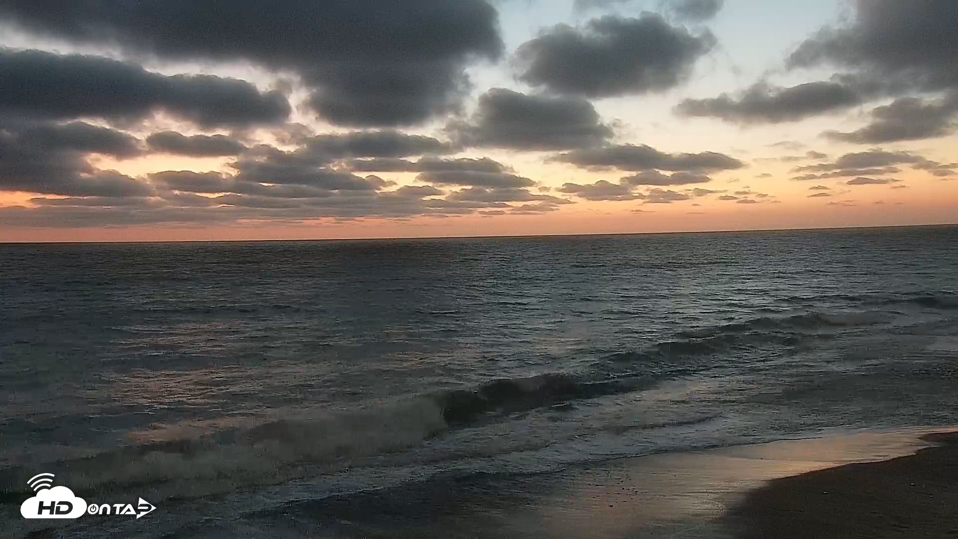 Snapshot of Carlsbad Beach Surf Live Webcam taken Sep 22, 2026, 7:16pm PDT