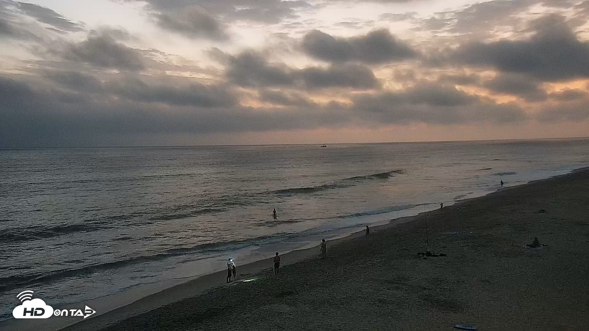 Snapshot of Carlsbad Beach Surf Live Webcam taken Jul 18, 2026, 8:26pm PDT