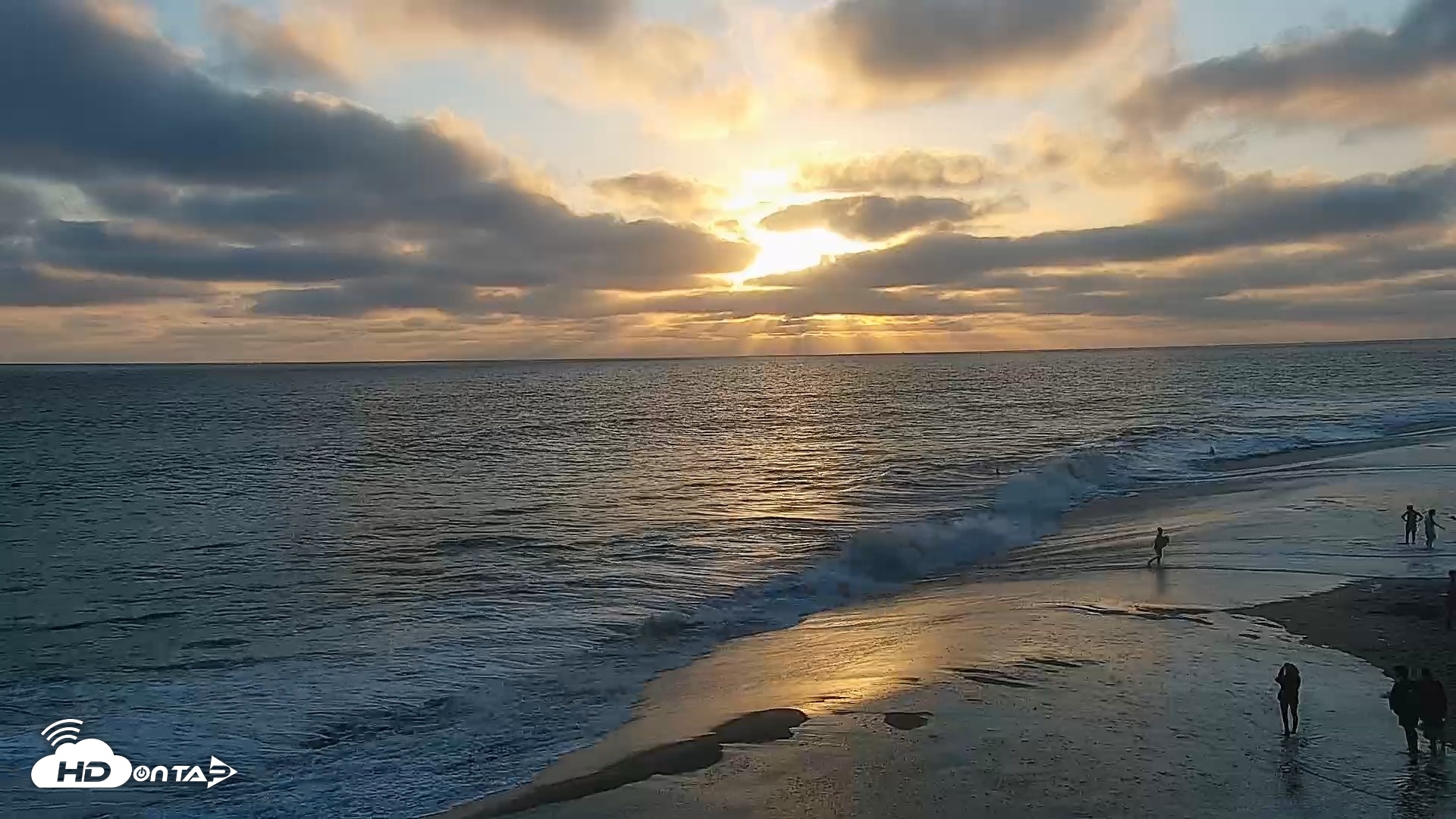 Snapshot of Carlsbad Beach Surf Live Webcam taken Jul 13, 2026, 7:39pm PDT