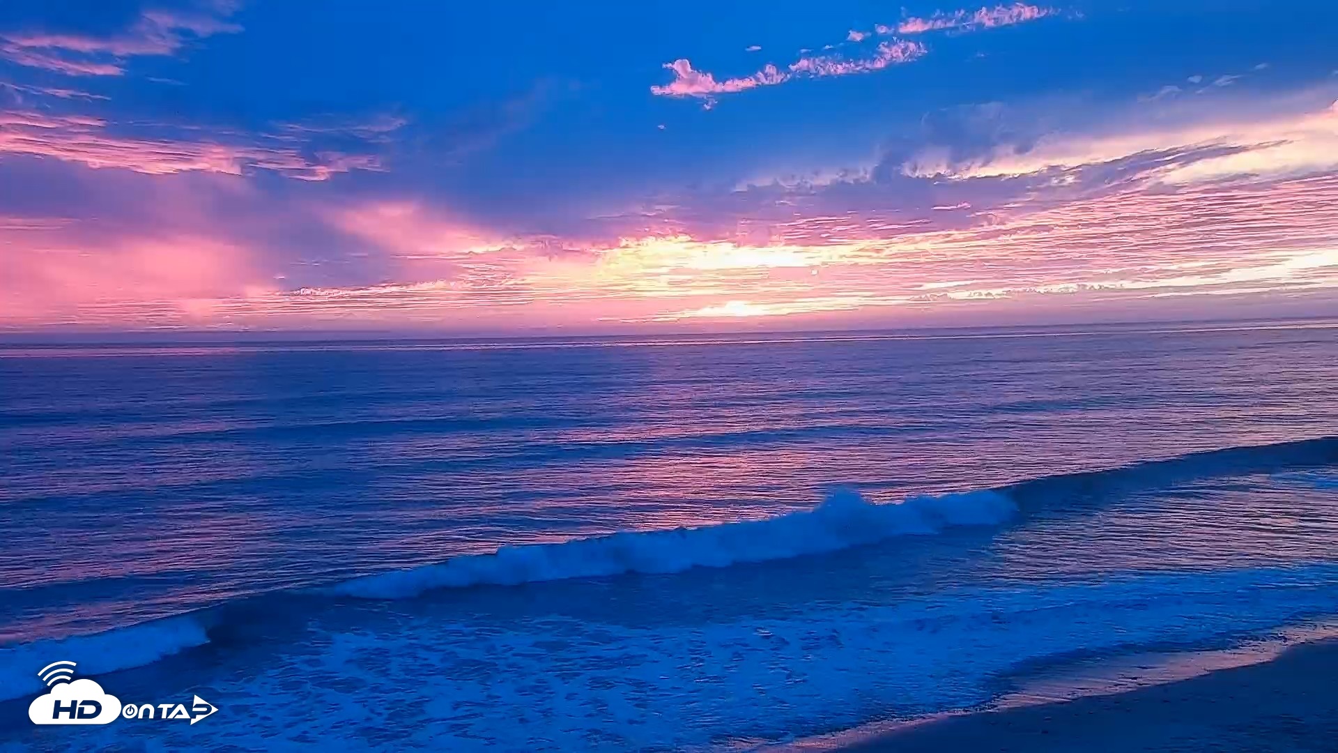 Snapshot of Carlsbad Beach Surf Live Webcam taken Sep 27, 2026, 6:45pm PDT