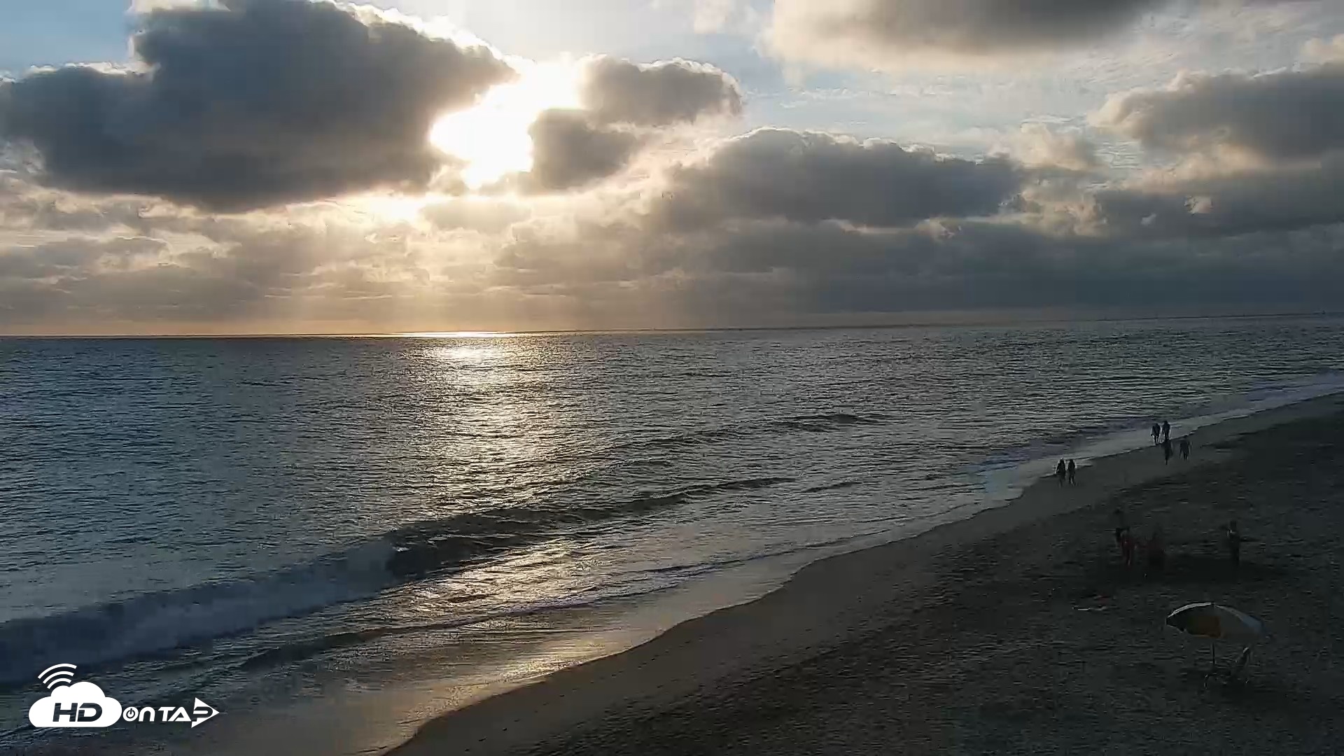 Snapshot of Carlsbad Beach Surf Live Webcam taken Aug 12, 2026, 6:49pm PDT