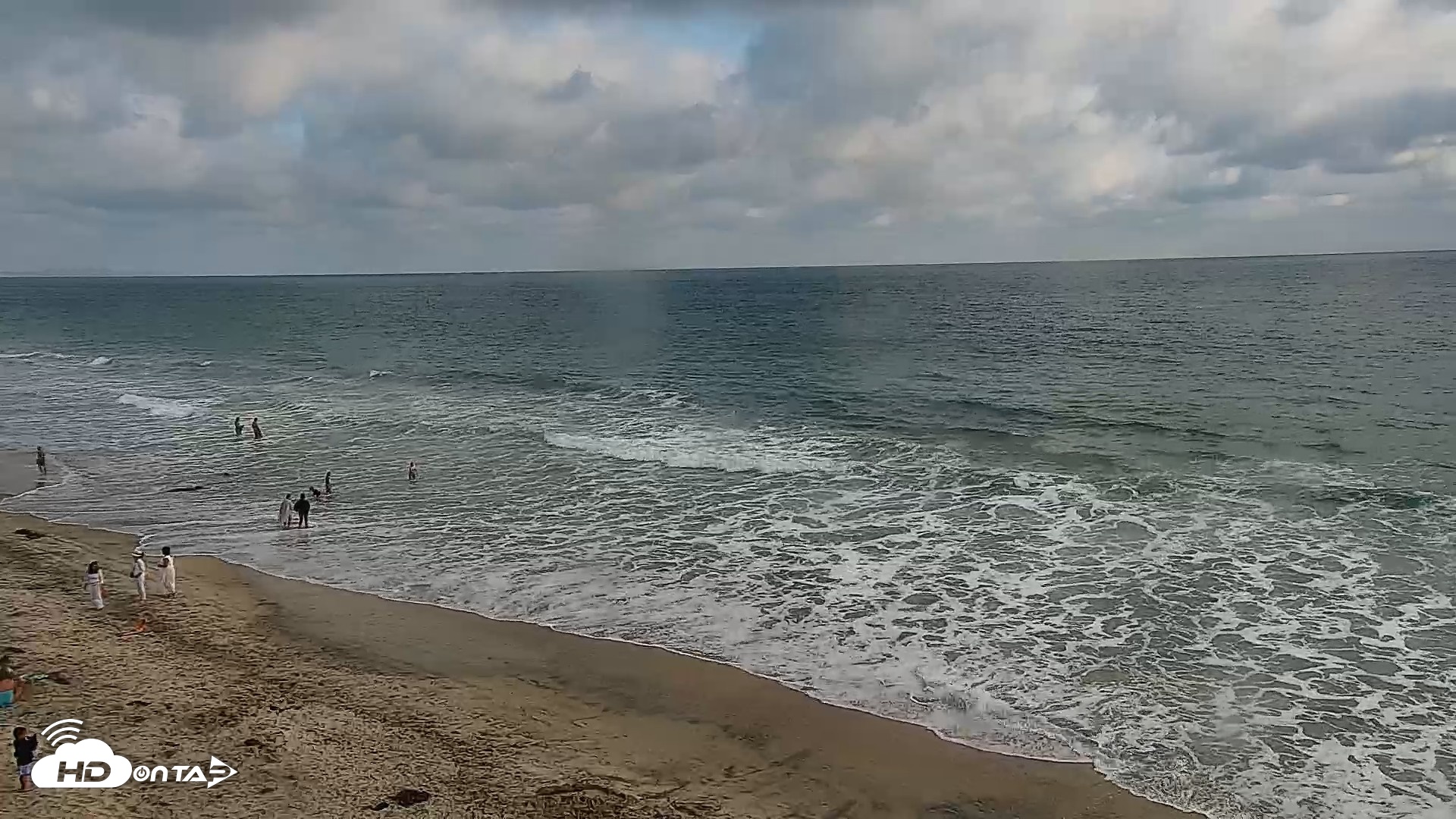 Snapshot of Carlsbad Beach Surf Live Webcam taken May 23, 2026, 6:02pm PDT
