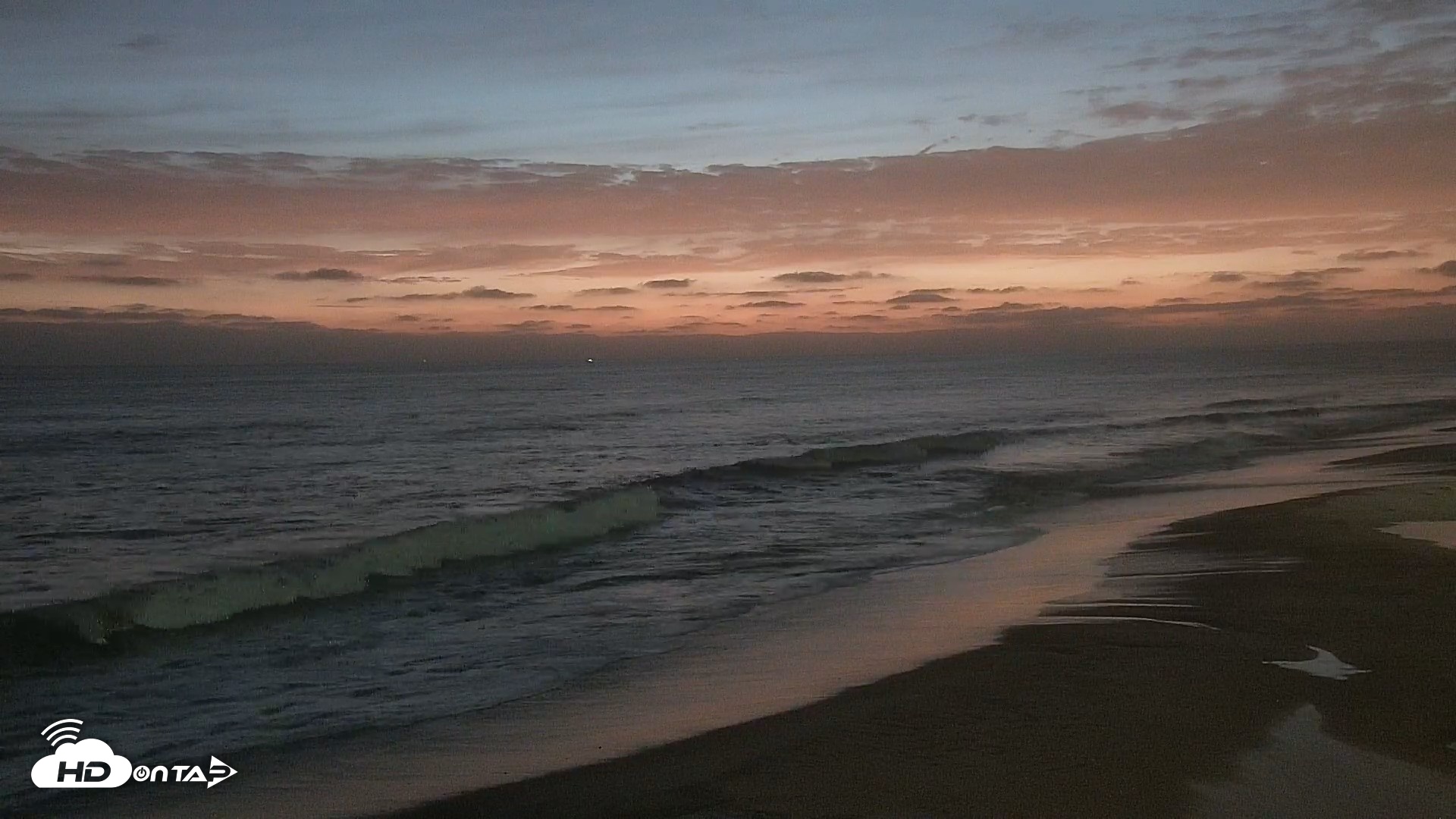 Snapshot of Carlsbad Beach Surf Live Webcam taken Jul 25, 2026, 8:35pm PDT