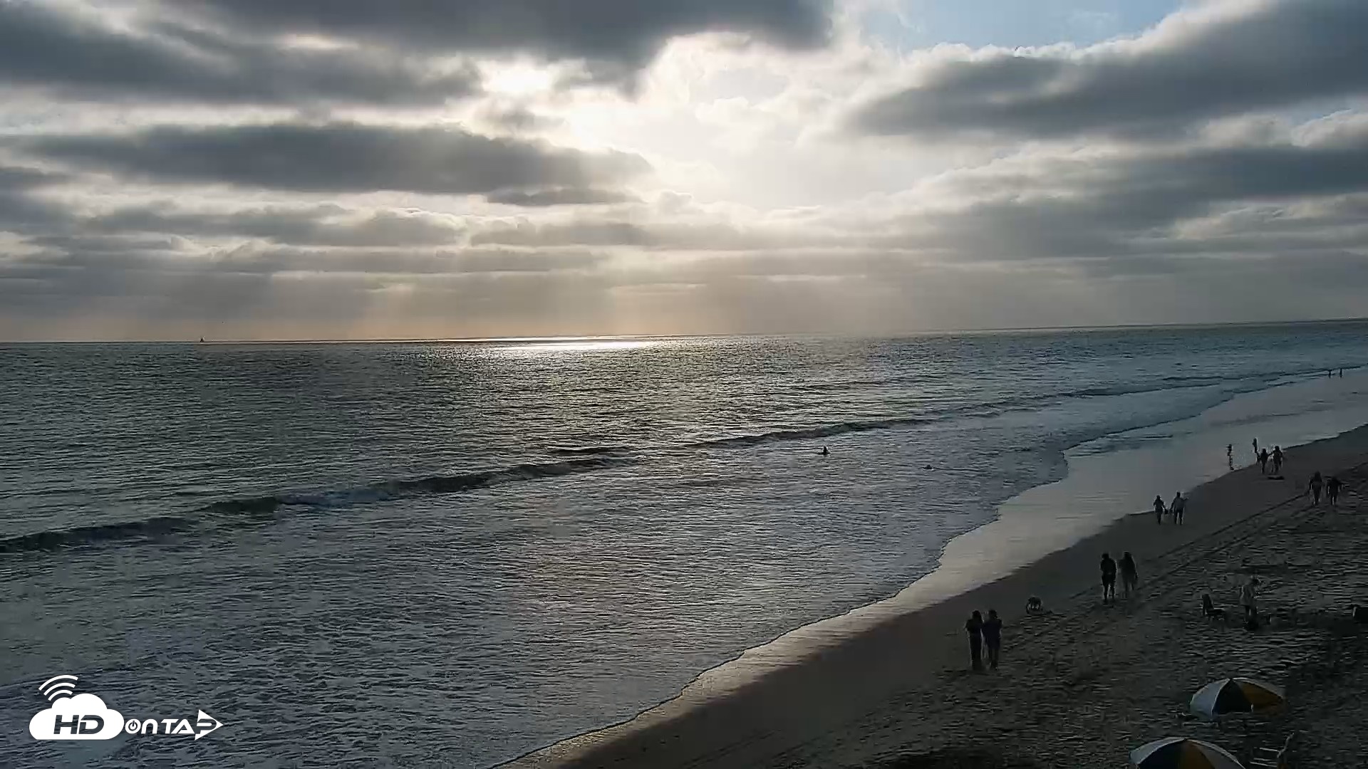 Snapshot of Carlsbad Beach Surf Live Webcam taken May 22, 2026, 6:32pm PDT