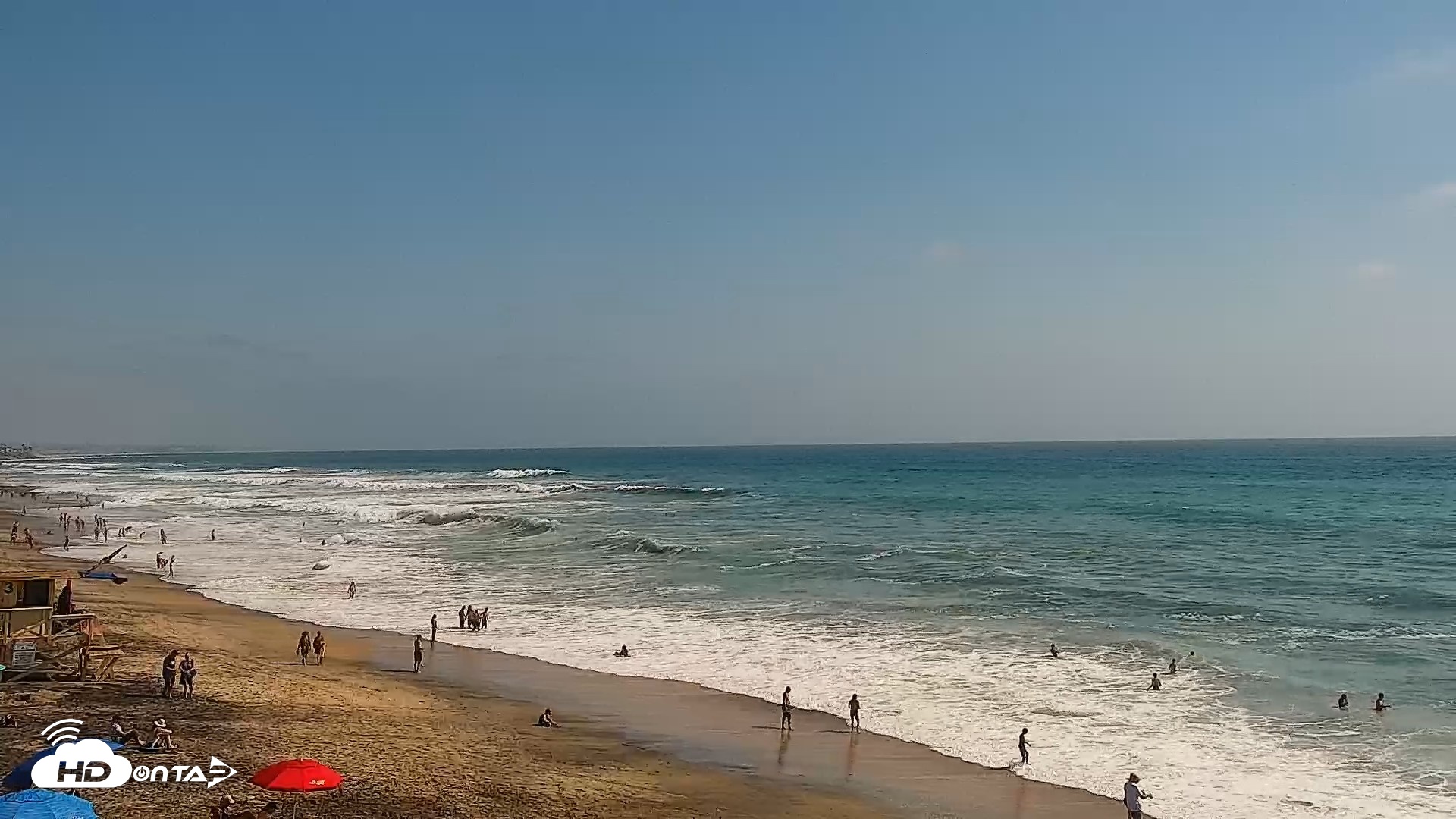 Snapshot of Carlsbad Beach Surf Live Webcam taken Aug 30, 2026, 3:38pm PDT