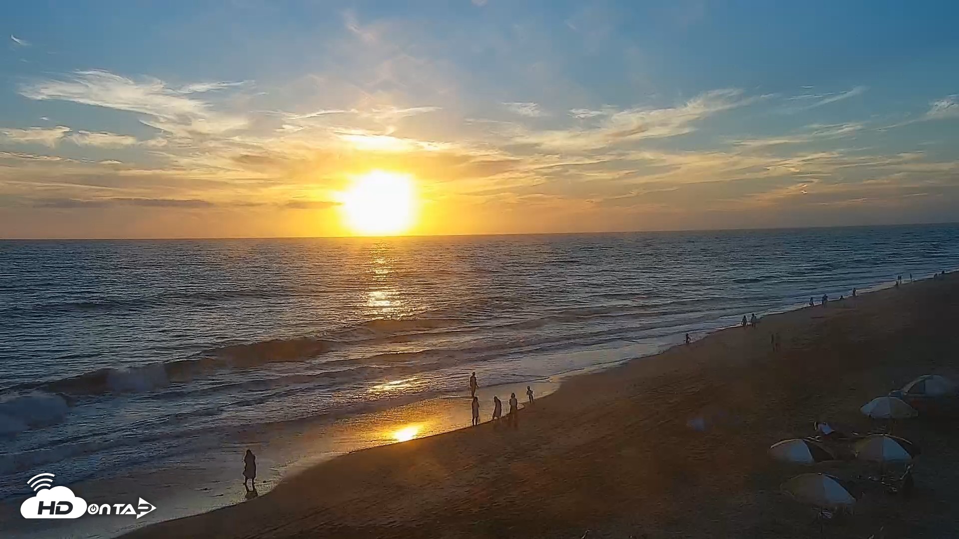 Snapshot of Carlsbad Beach Surf Live Webcam taken Aug 17, 2026, 7:23pm PDT