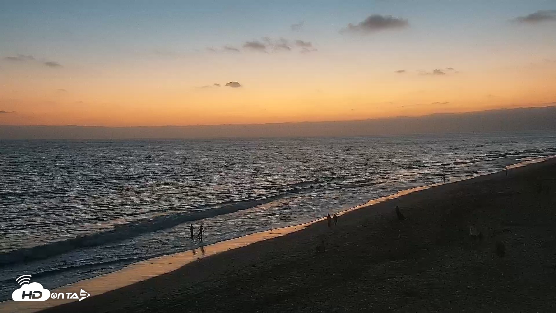 Snapshot of Carlsbad Beach Surf Live Webcam taken Aug 4, 2026, 8:17pm PDT