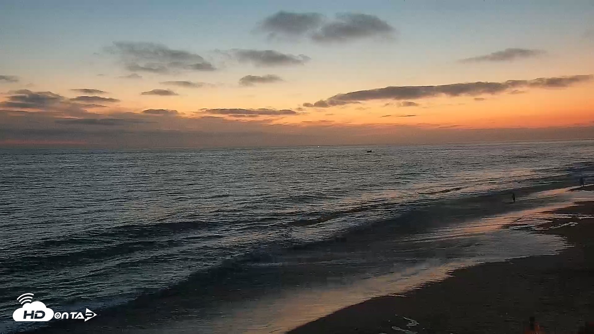 Snapshot of Carlsbad Beach Surf Live Webcam taken Aug 11, 2026, 8:10pm PDT
