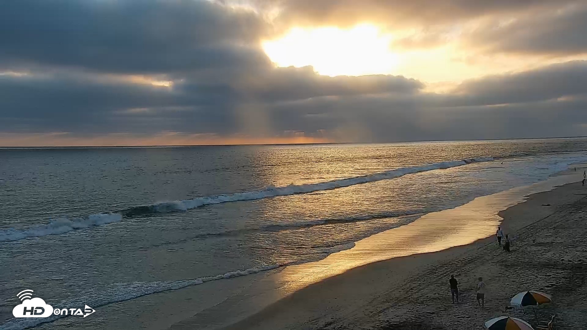 Snapshot of Carlsbad Beach Surf Live Webcam taken May 22, 2026, 7:19pm PDT