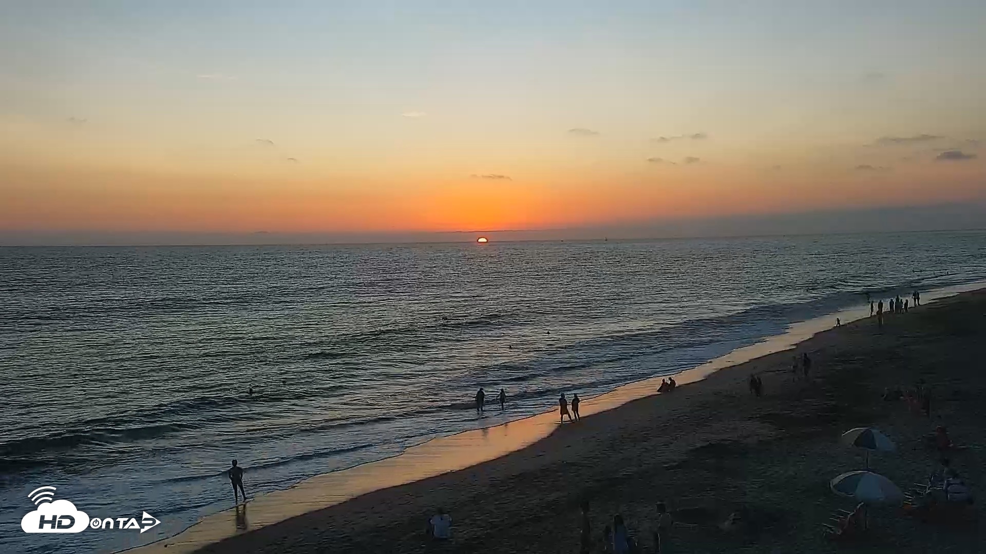 Snapshot of Carlsbad Beach Surf Live Webcam taken Aug 7, 2026, 7:43pm PDT