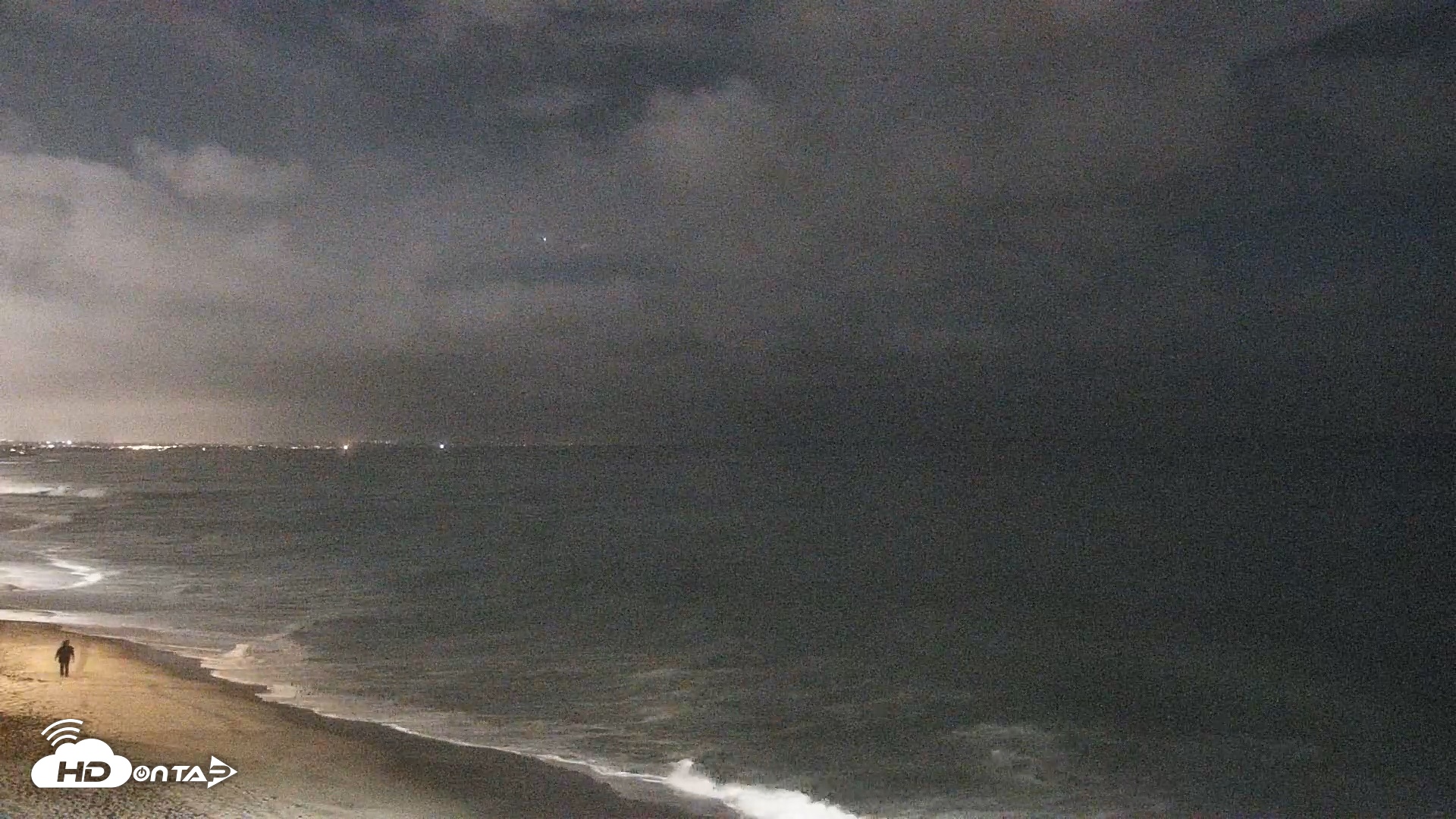 Snapshot of Carlsbad Beach Surf Live Webcam taken Sep 25, 2026, 8:36pm PDT