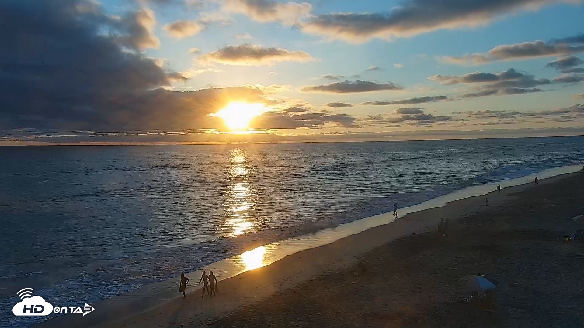 Snapshot of Carlsbad Beach Surf Live Webcam taken Aug 14, 2026, 7:21pm PDT