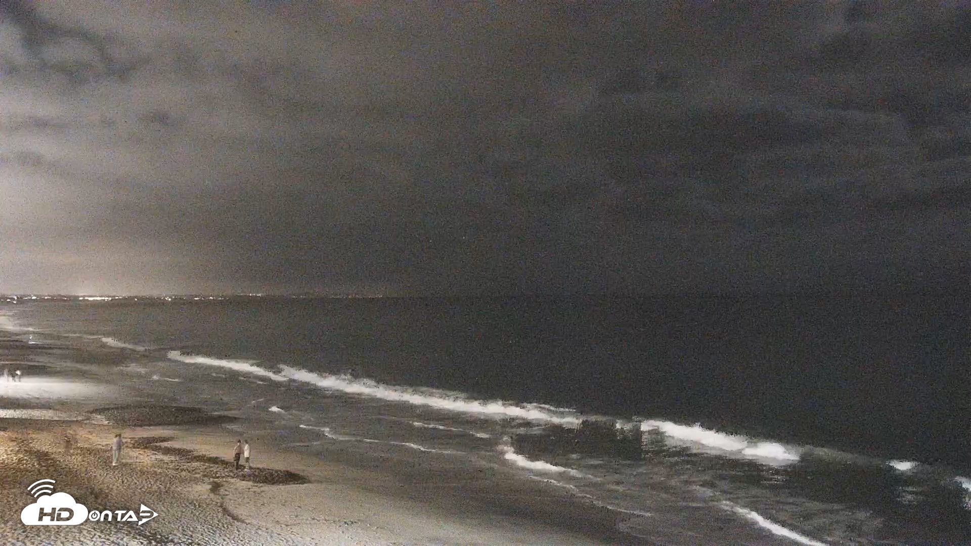 Snapshot of Carlsbad Beach Surf Live Webcam taken Sep 19, 2026, 9:59pm PDT