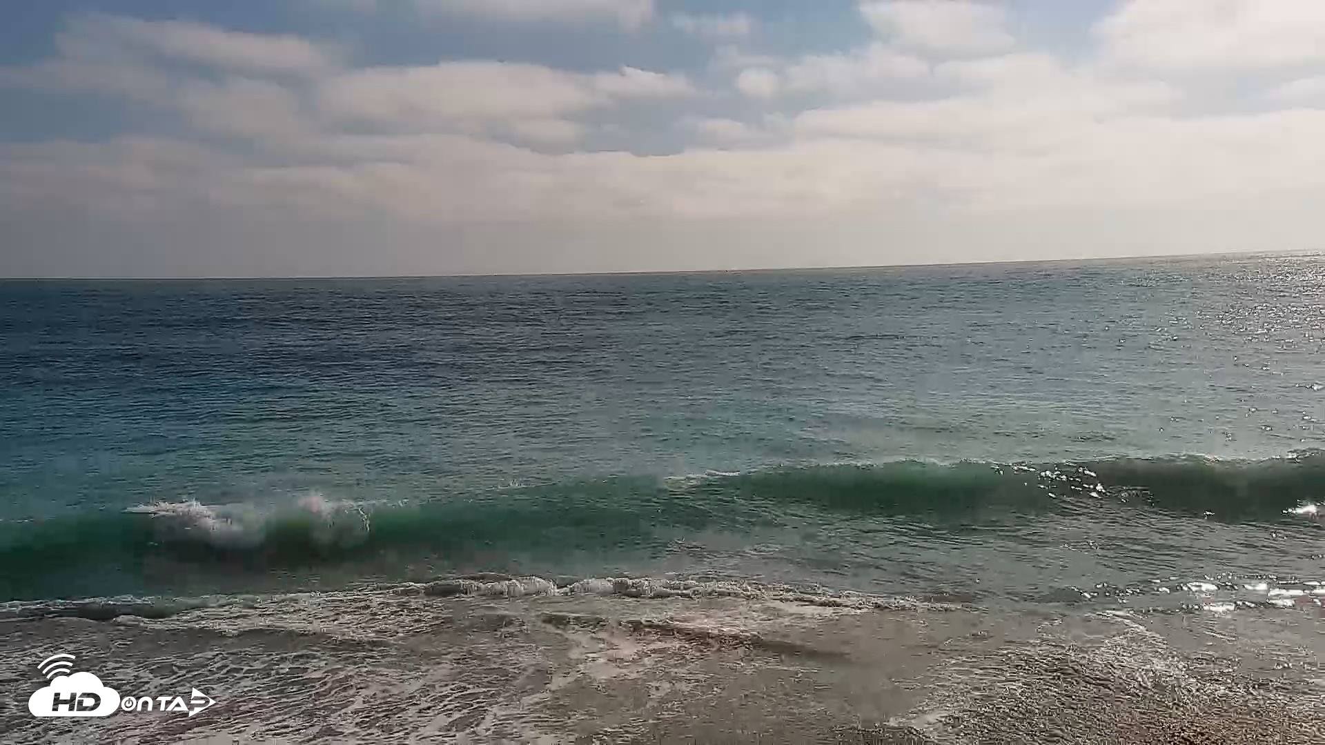 Snapshot of Carlsbad Beach Surf Live Webcam taken Aug 8, 2026, 4:57pm PDT