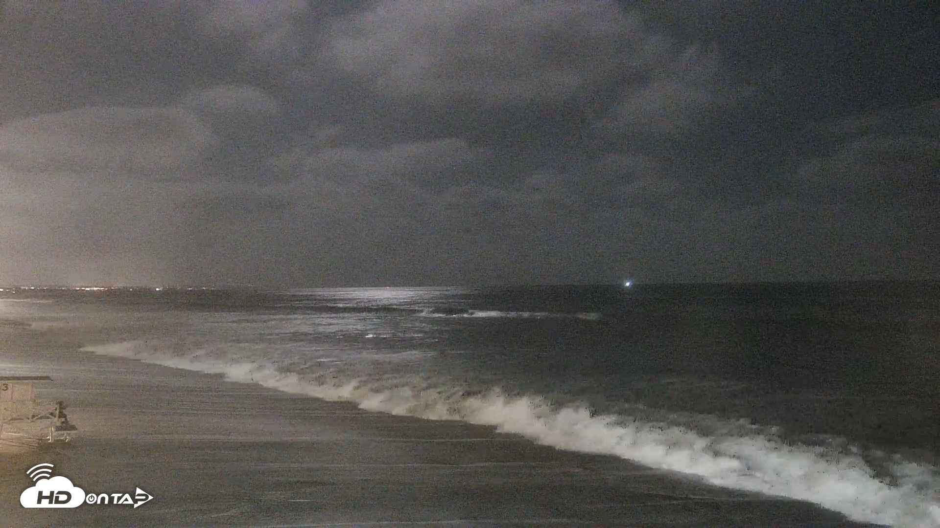 Snapshot of Carlsbad Beach Surf Live Webcam taken Jul 25, 2026, 9:24pm PDT