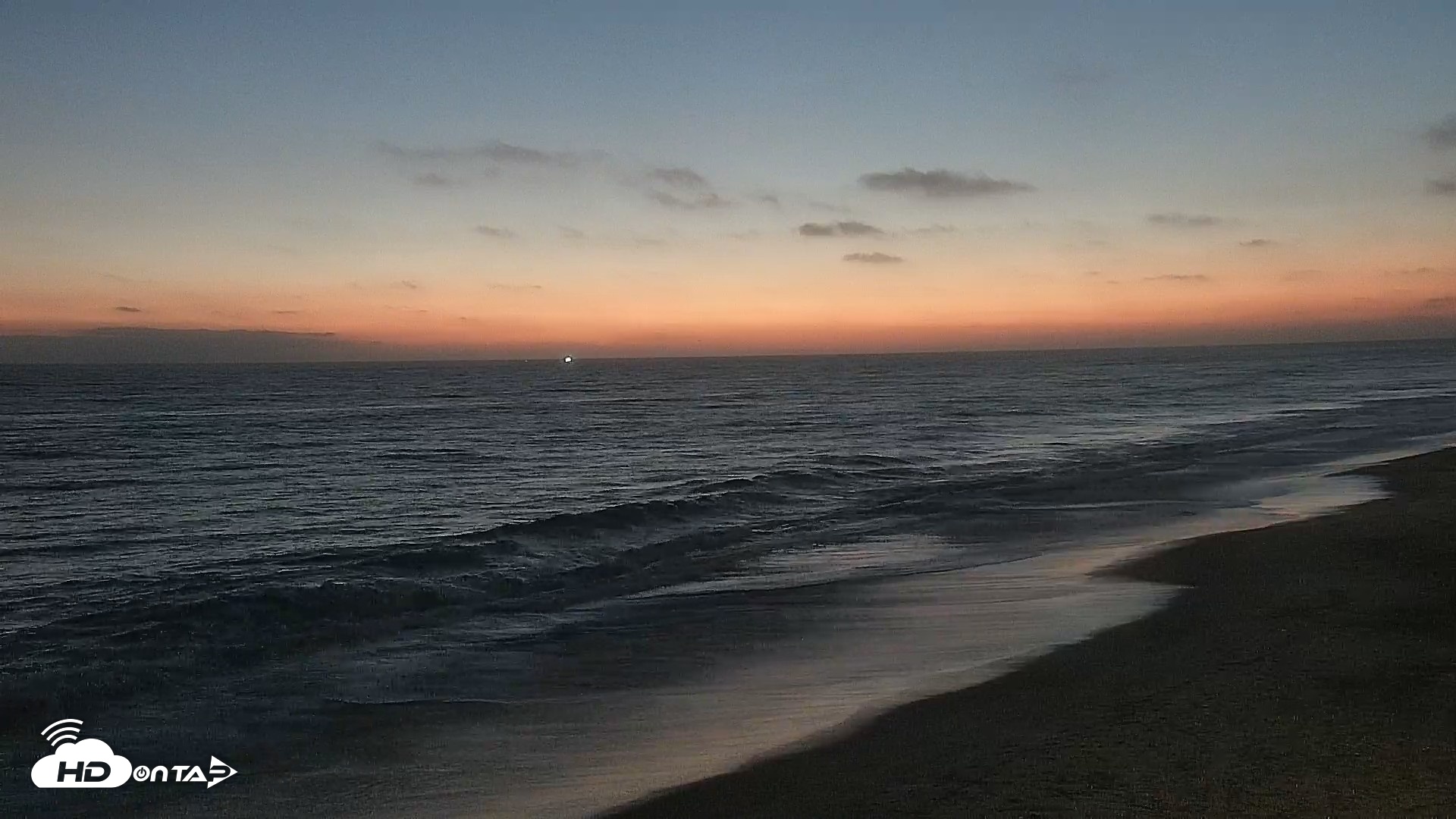 Snapshot of Carlsbad Beach Surf Live Webcam taken Aug 8, 2026, 8:20pm PDT